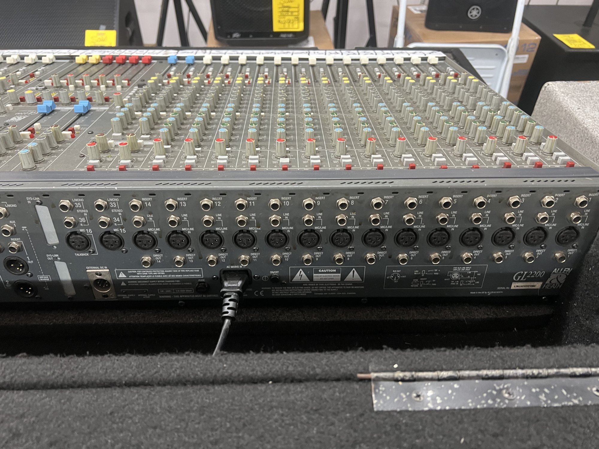 ALLEN & HEATH アナログミキサー GL2200　ハードケース付き Allen and Heath GL2200 32 Channel Mixer With Case