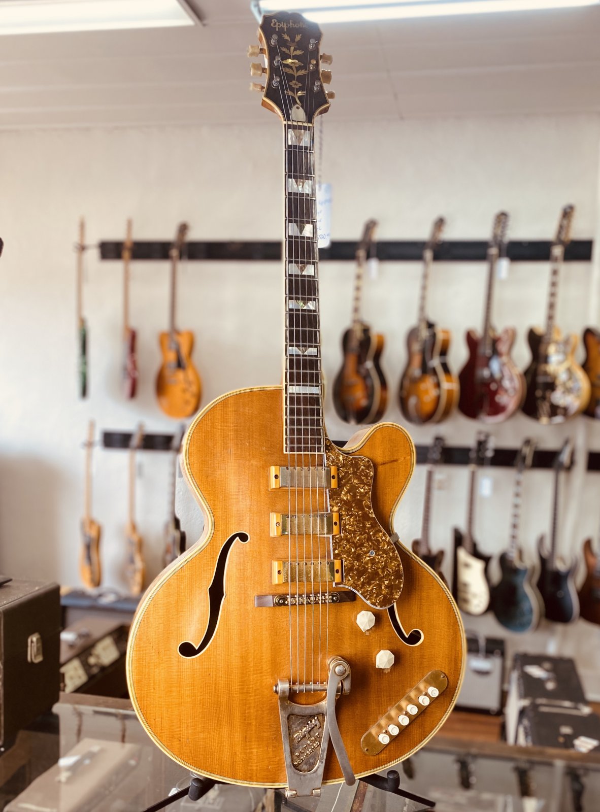 ギター Epiphone EMPEROR REGENT AS 1953 Epiphone Zephyr Emperor Regent - Premier Guitar