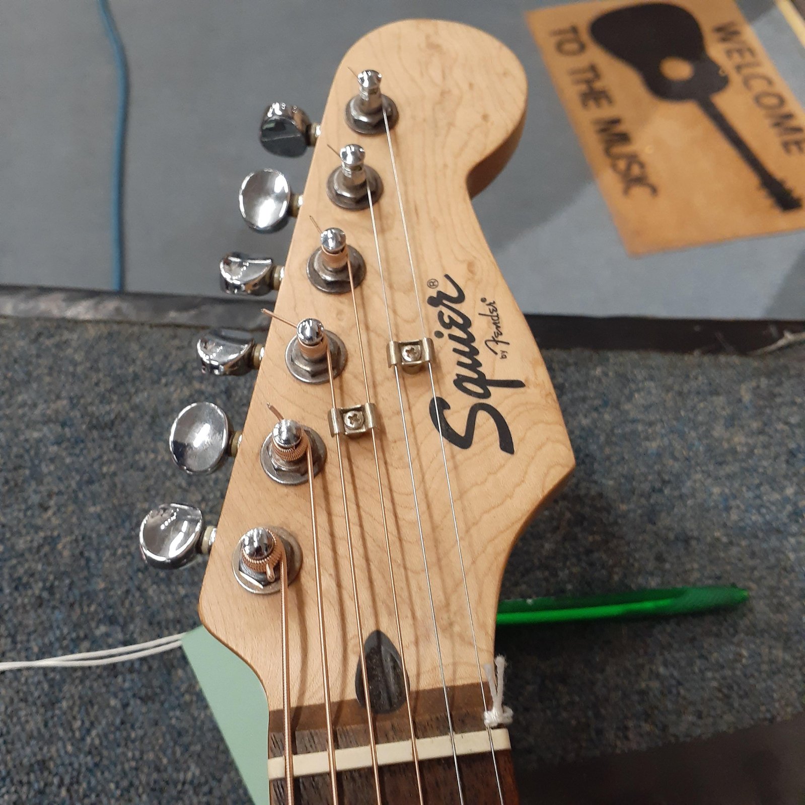 Squier Stratacoustic Walnut Stain - USED