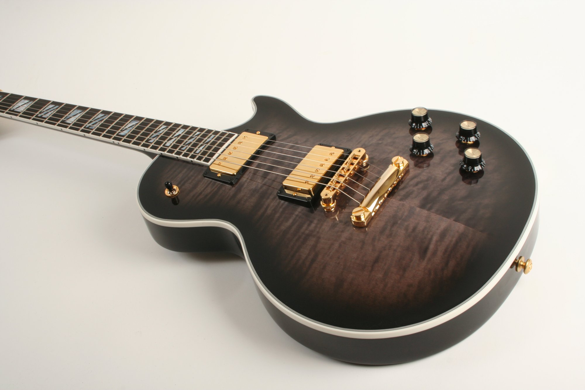 Gibson Lespaul Custom Supreme 中古美品 2007 Gibson Les Paul Custom Supreme Goldtop | Guitar Chimp
