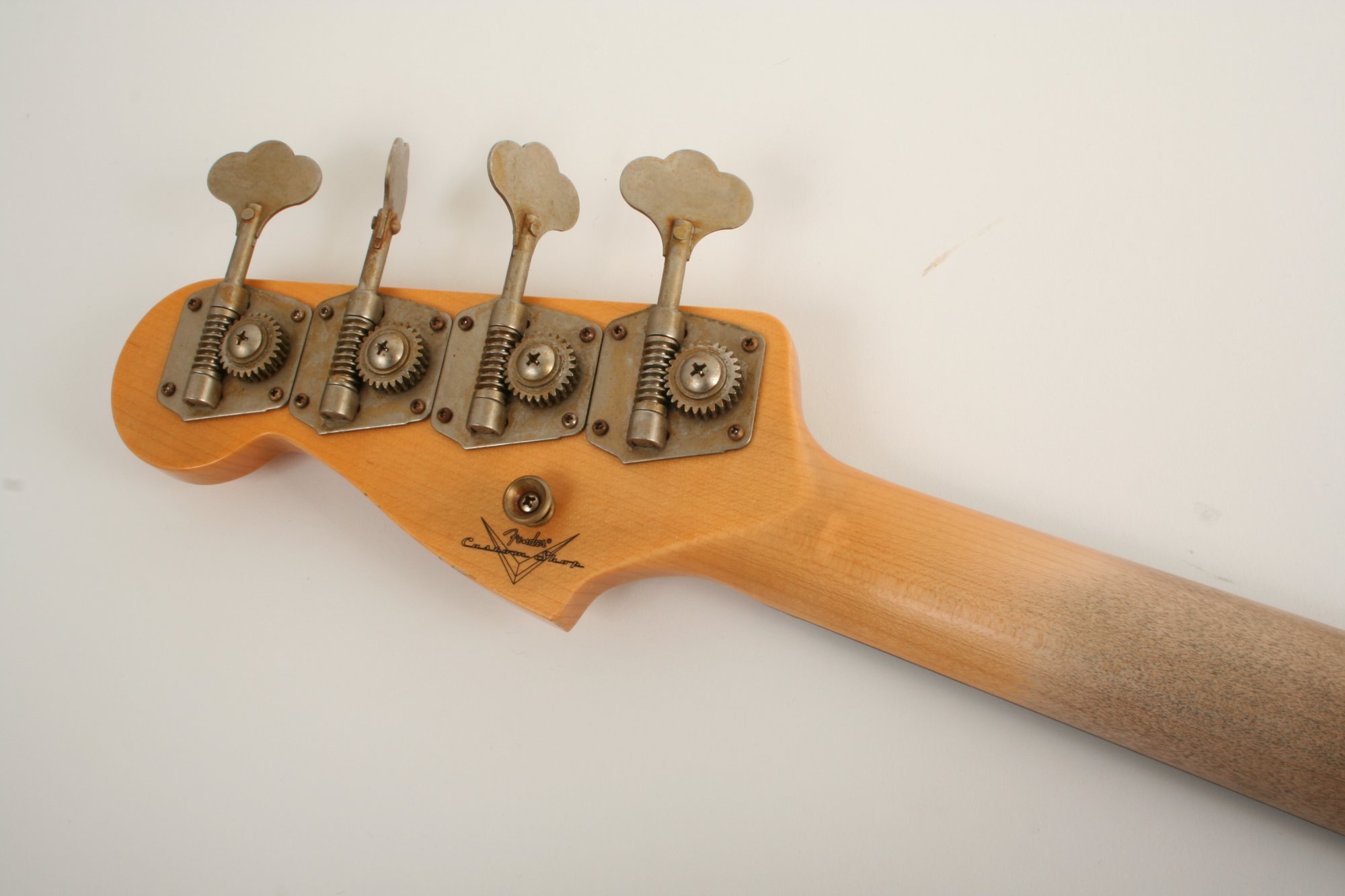 Fender Custom Shop 1964 P-Bass Relic Aged Vintage White