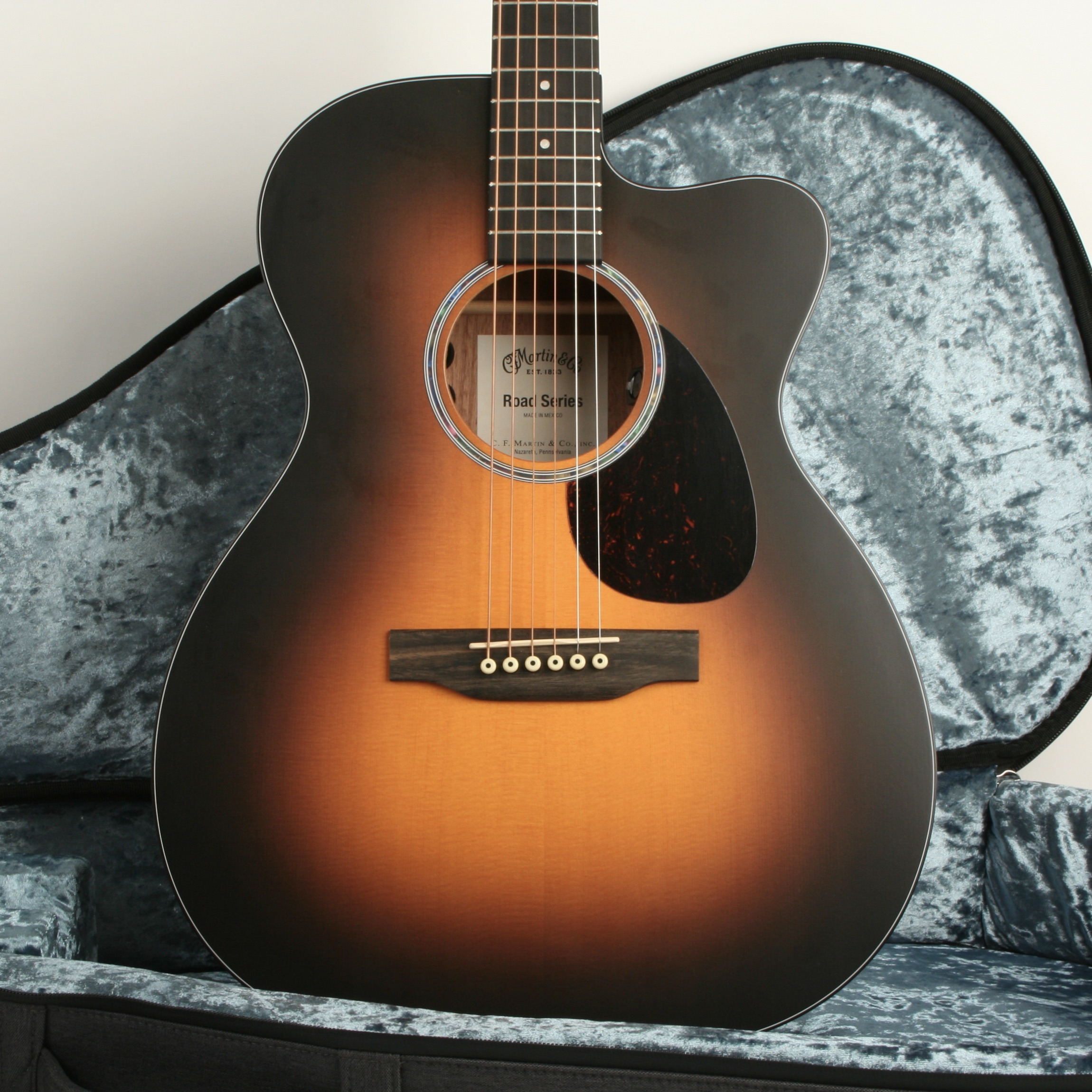 Martin OMC-10E Modern Burst Road Series 000-14 Fret Cutaway Acoustic Electric 3075216