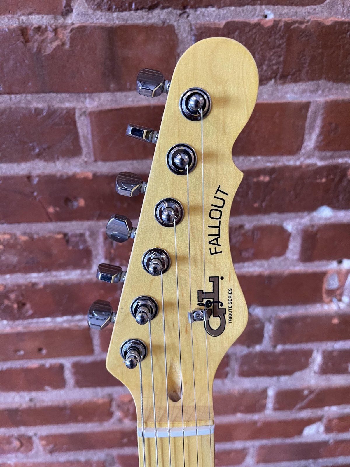 G&L Tribute Series Fallout - Shell Pink w/Gig Bag