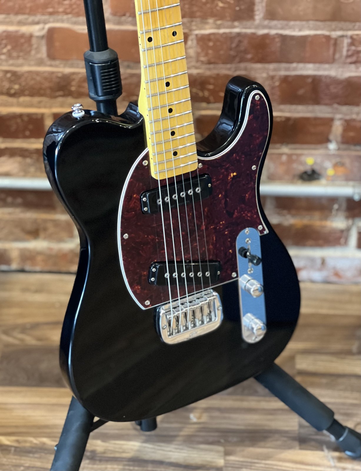 G&L Tribute Series ASAT Special - Gloss Black w/Gig Bag
