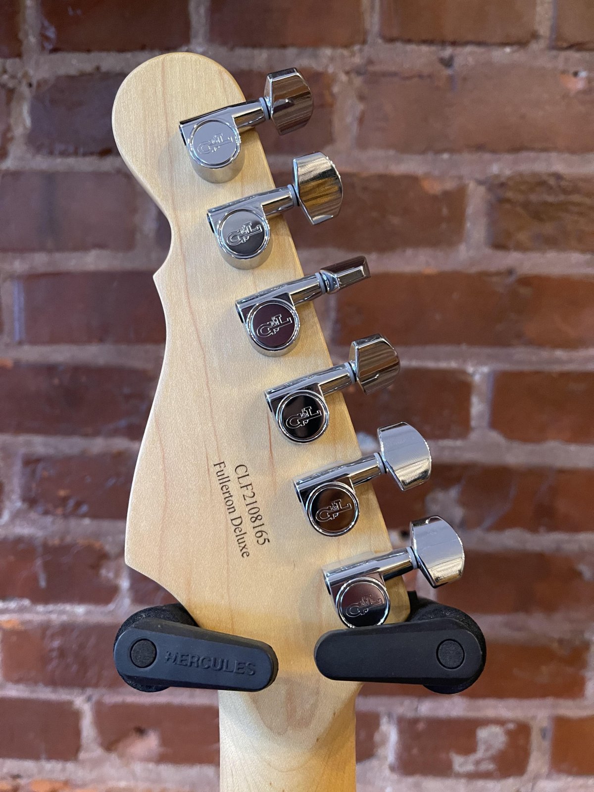 G&L 2021 Fullerton Deluxe S-500 Cherryburst with Gig Bag