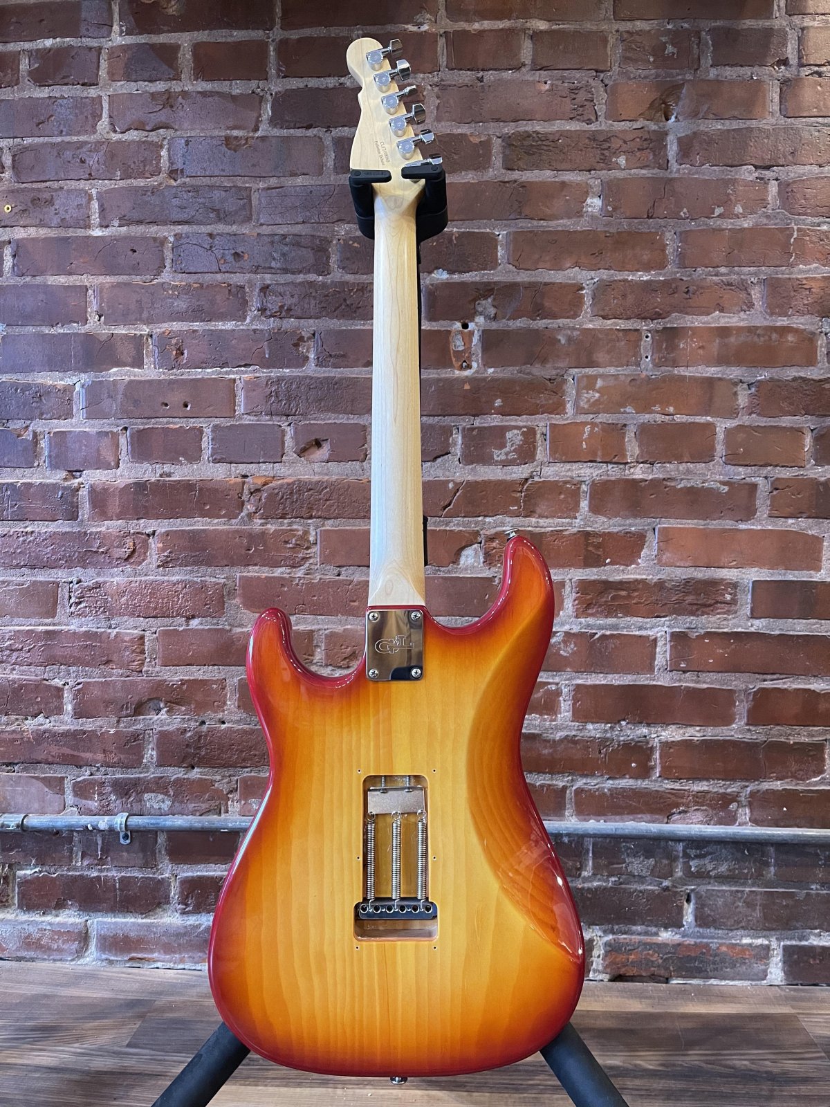 G&L 2021 Fullerton Deluxe S-500 Cherryburst with Gig Bag