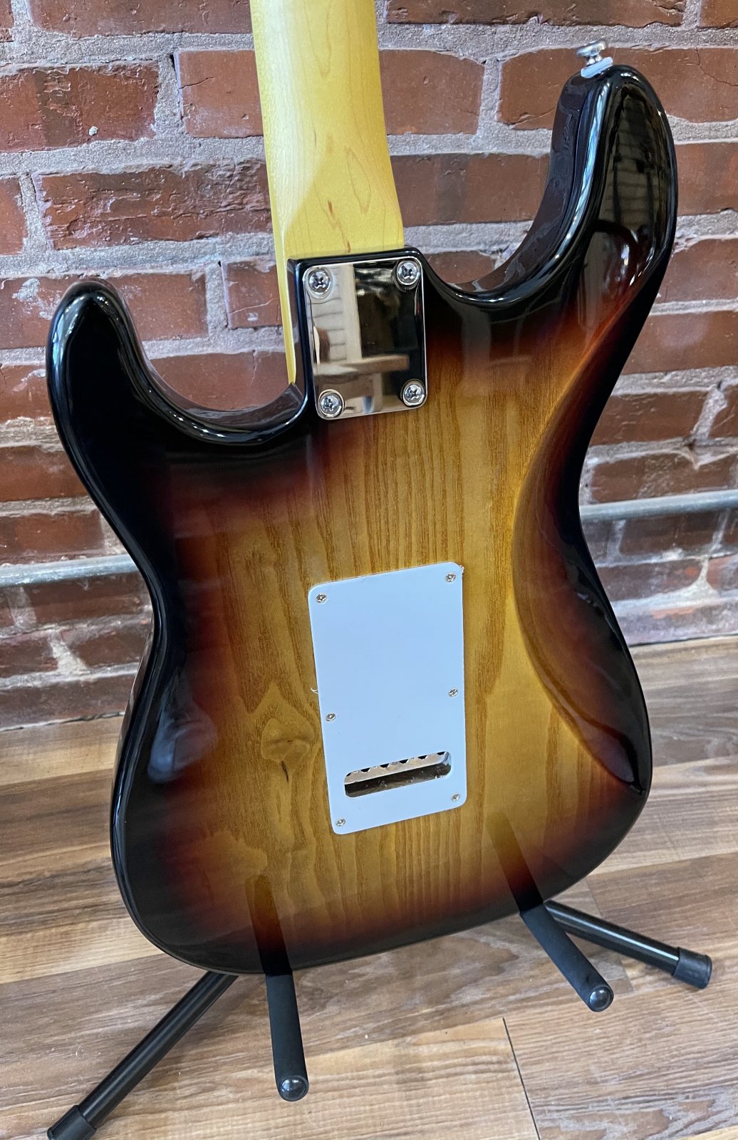 G&L Tribute Series Legacy HSS 3-Tone Sunburst