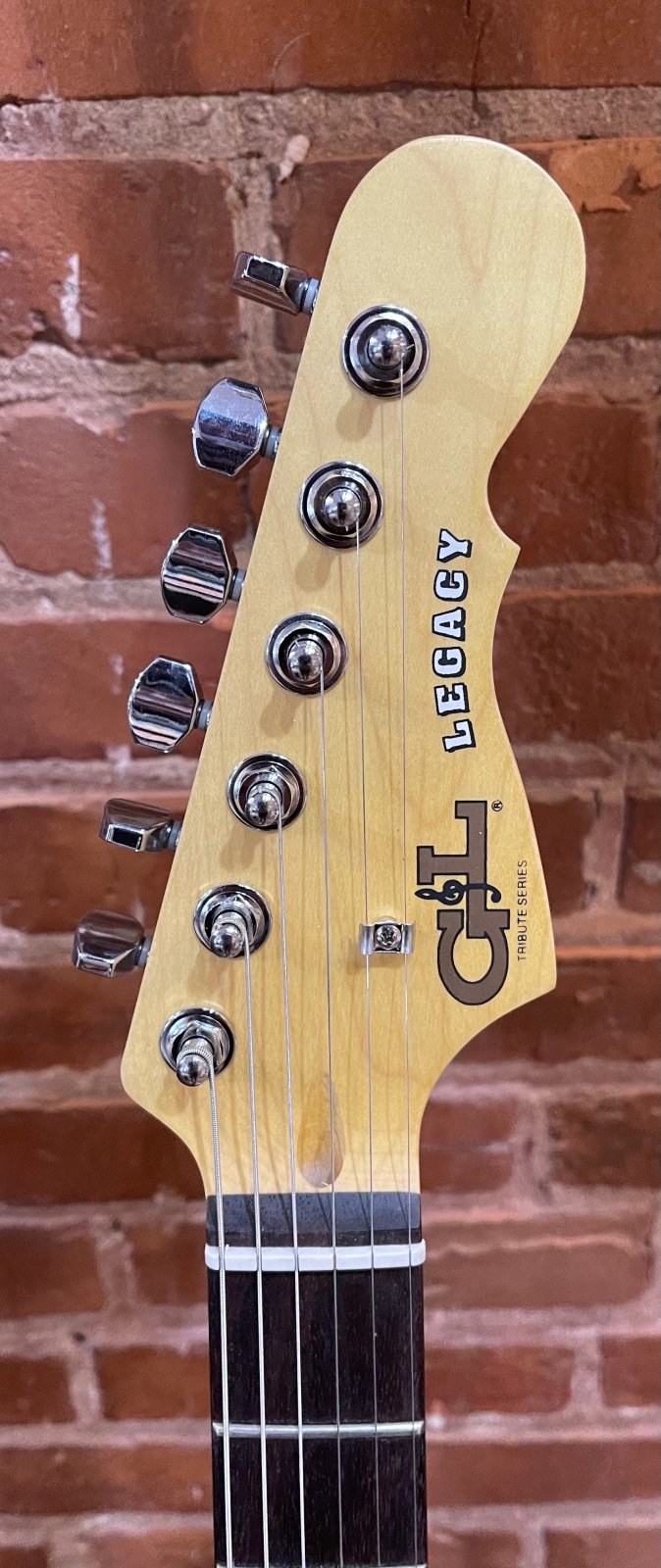 G&L Tribute Series Legacy 3-Tone Sunburst