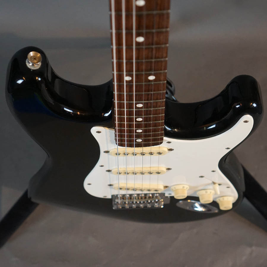 『美品』Squier Fender STANDARD Stratocaster Fender Squier Series Standard Stratocaster, Black w/Bag