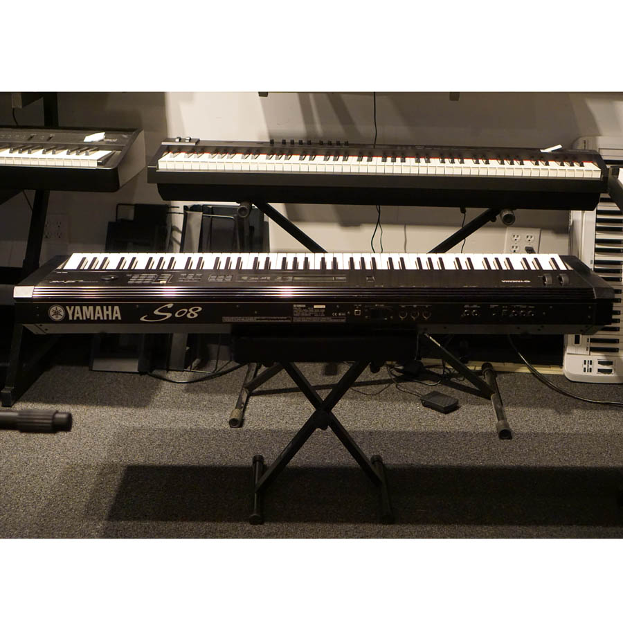 Yamaha S08 88 Key Synthesizer - Used