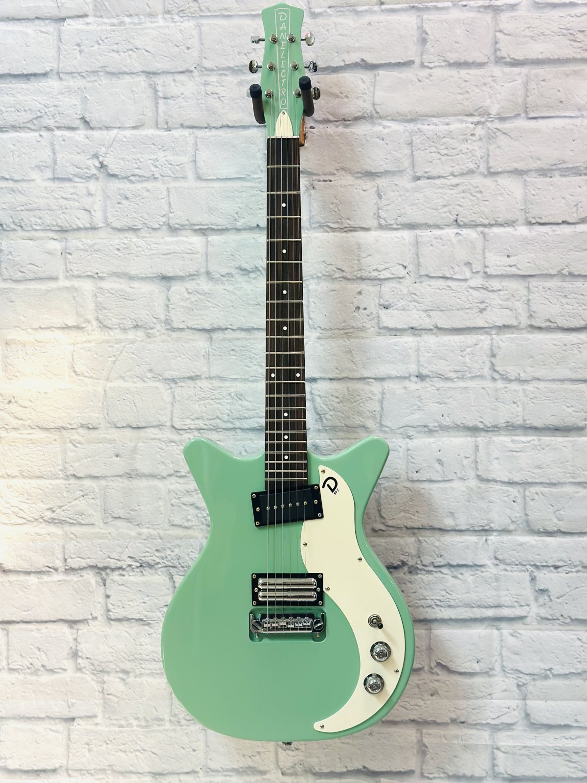 Danelectro 59M NOS+ Seafoam Green エレキギター Amazon.com: Danelectro '59 Mod New Old Stock Plus Seafoam