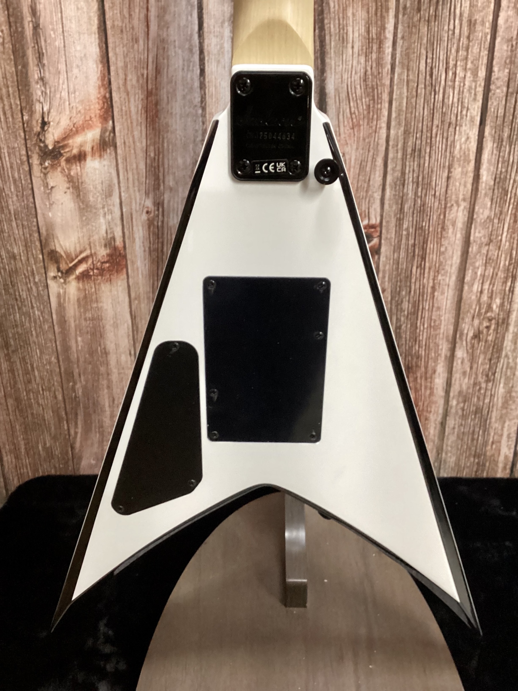 Jackson JS Series King V JS32 White with Black Bevels - 885978976935