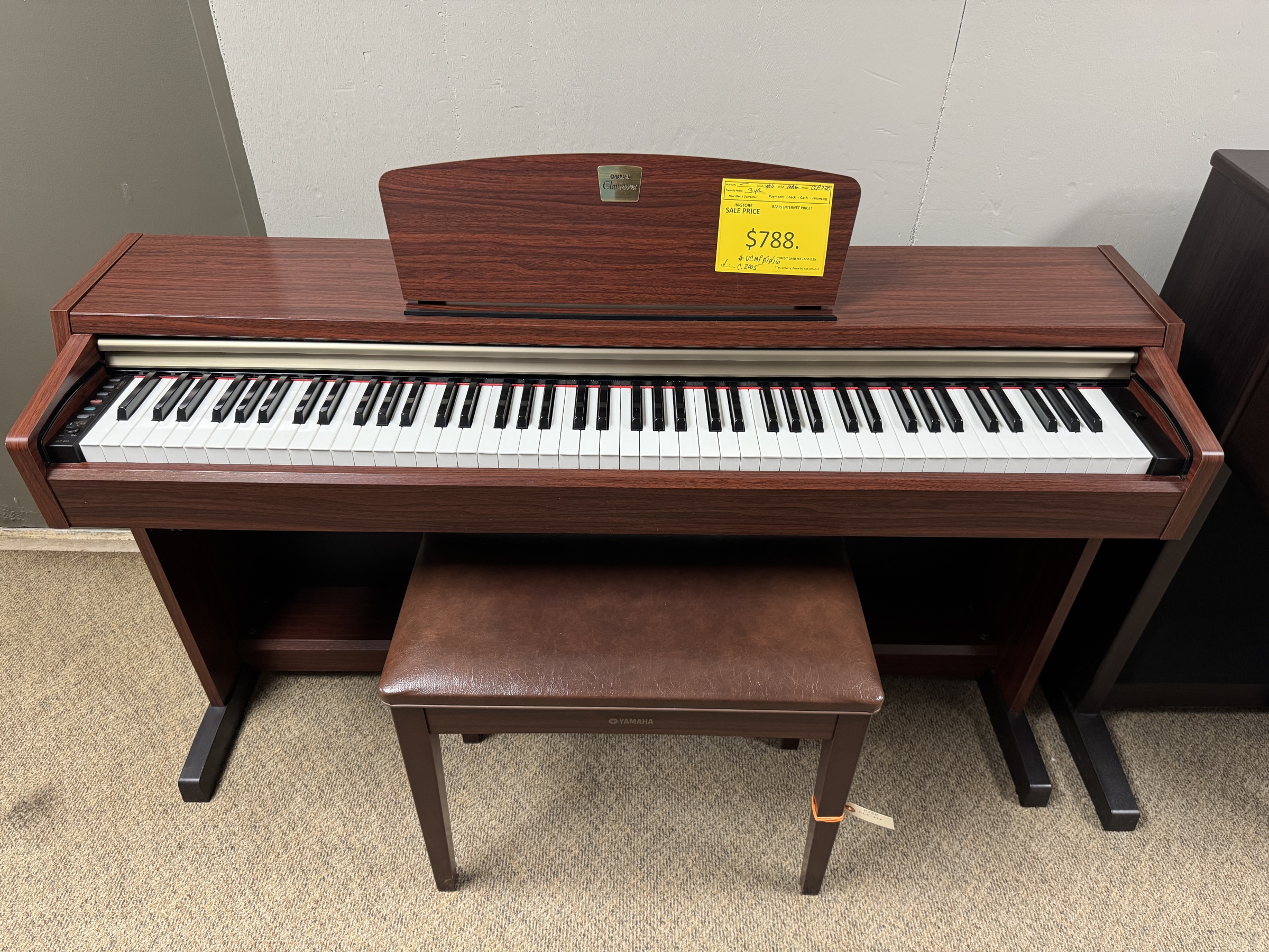 Used Yamaha CLP220 Clavinova w/Bench 1016u
