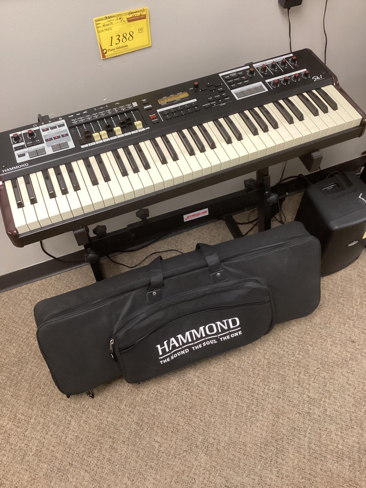 Used Hammond SK1 61 Keyboard w/bag 0054C