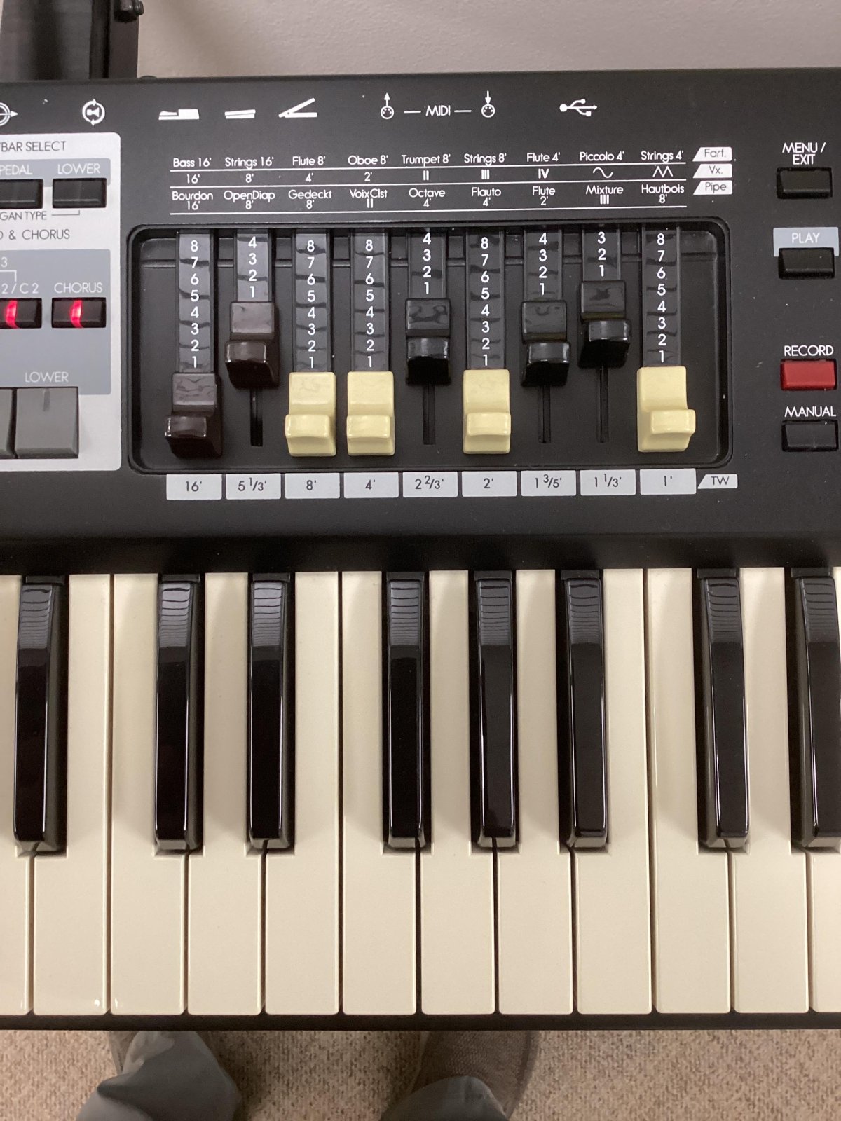 Used Hammond SK1 61 Keyboard w/bag 0054C