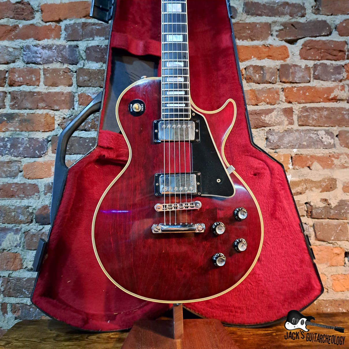 Gibson Les Paul Custom w/ Chainsaw Case (1978 Wine Red) 107052423075