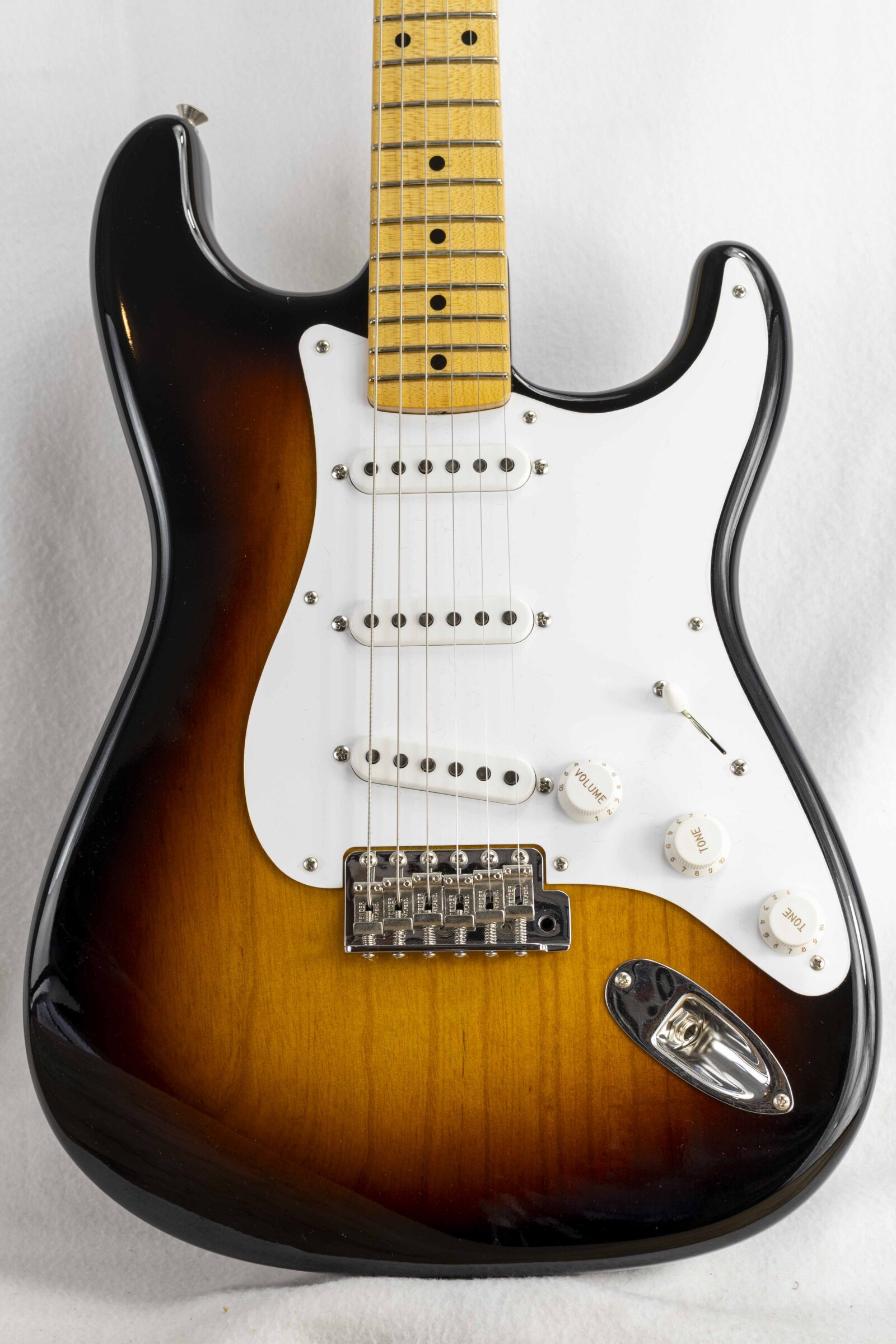 Fender LTD 70th Anniversary 1954 Stratocaster Time Capsule Package 1-Piece Quartersawn Maple Neck Fretboard Wide-Fade 2-Color Sunburst