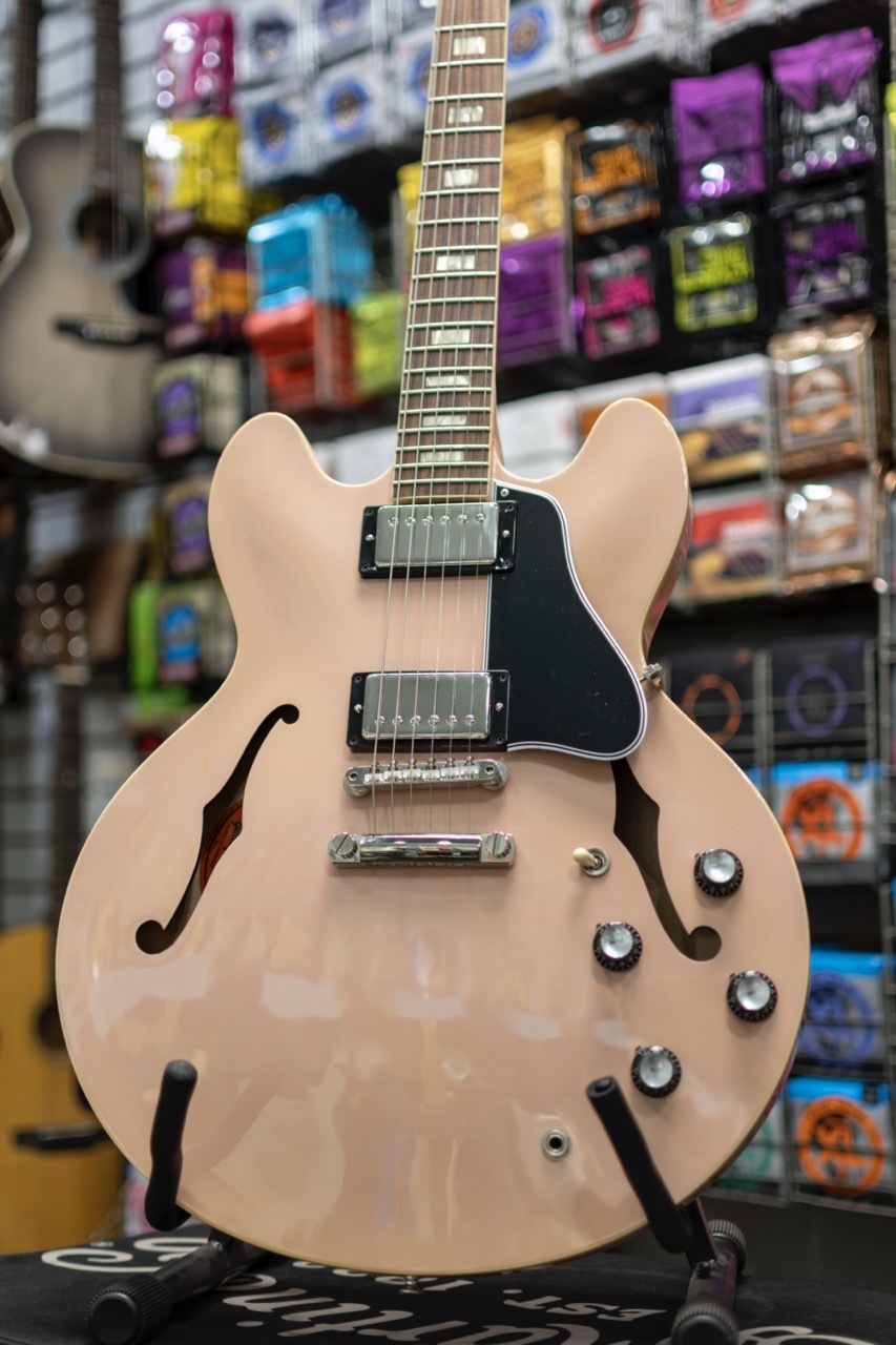 Gibson_64_ES_335_Shell_Pink_Gl