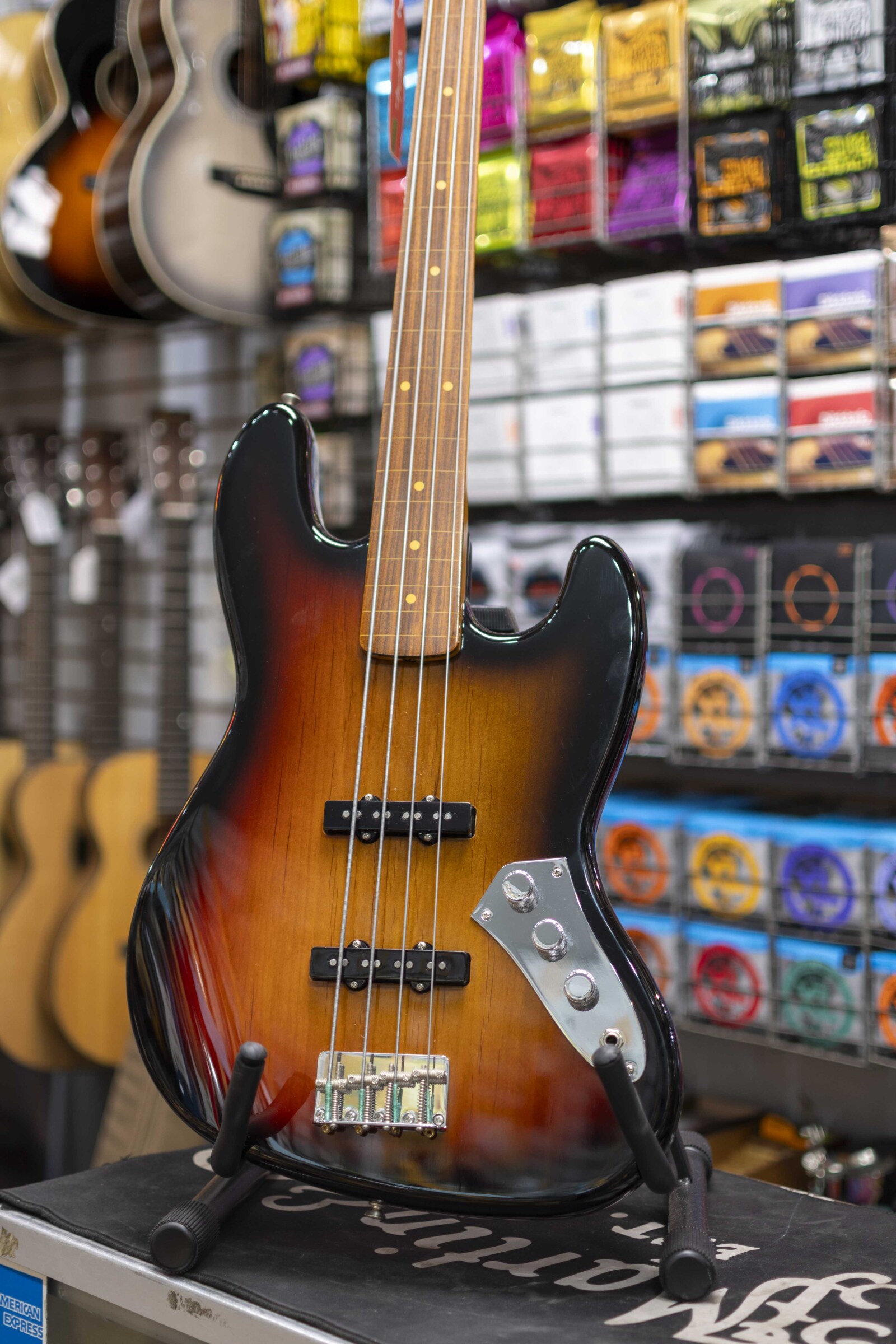 DEMO MODEL* Fender Jaco Pastorius Jazz Bass Fretless Pau Ferro