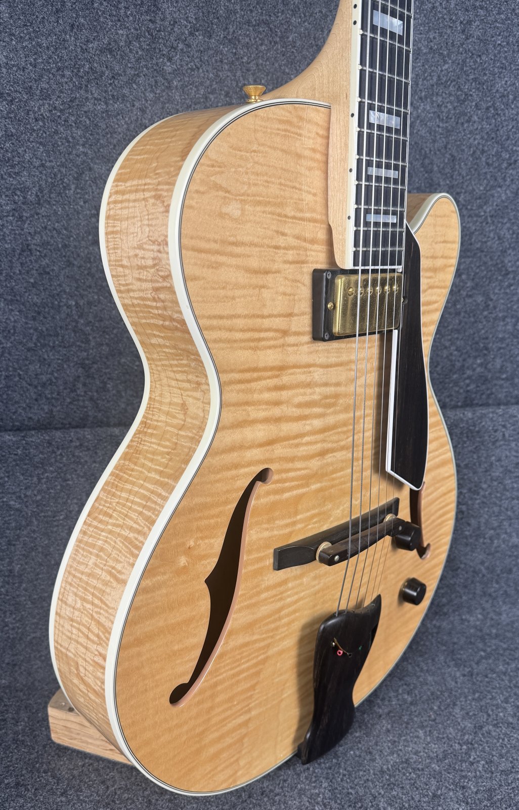 Preowned Fender Custom D'Aquisto Deluxe