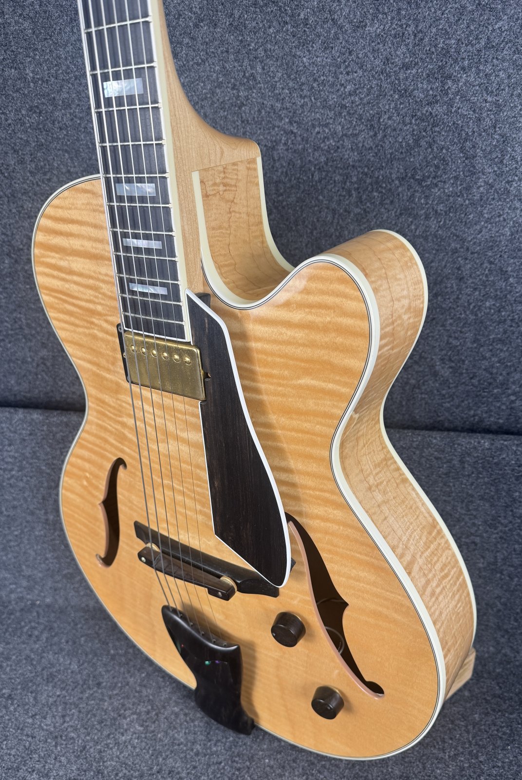 Preowned Fender Custom D'Aquisto Deluxe