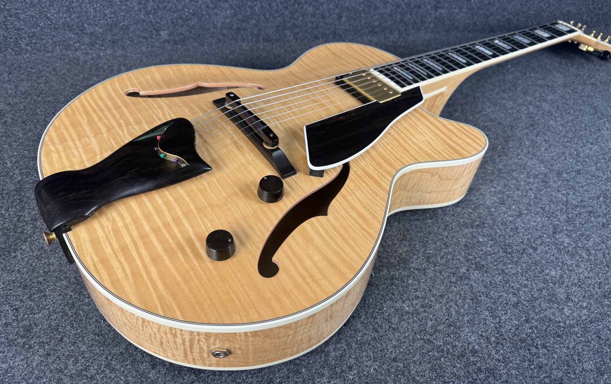 Preowned Fender Custom D'Aquisto Deluxe