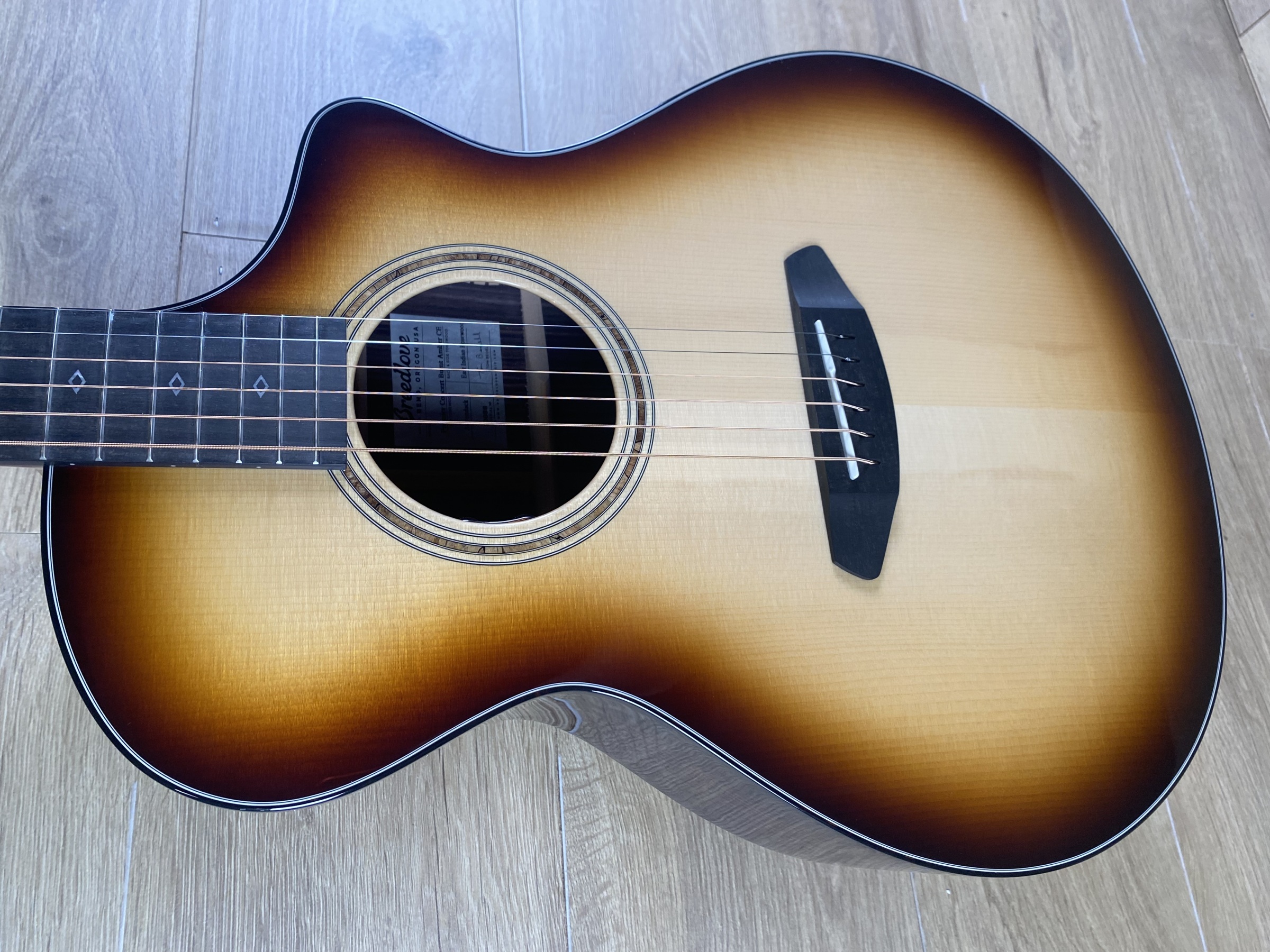 Breedlove Premier Concert Burnt Amber CE Adirondack, EI Rosewood