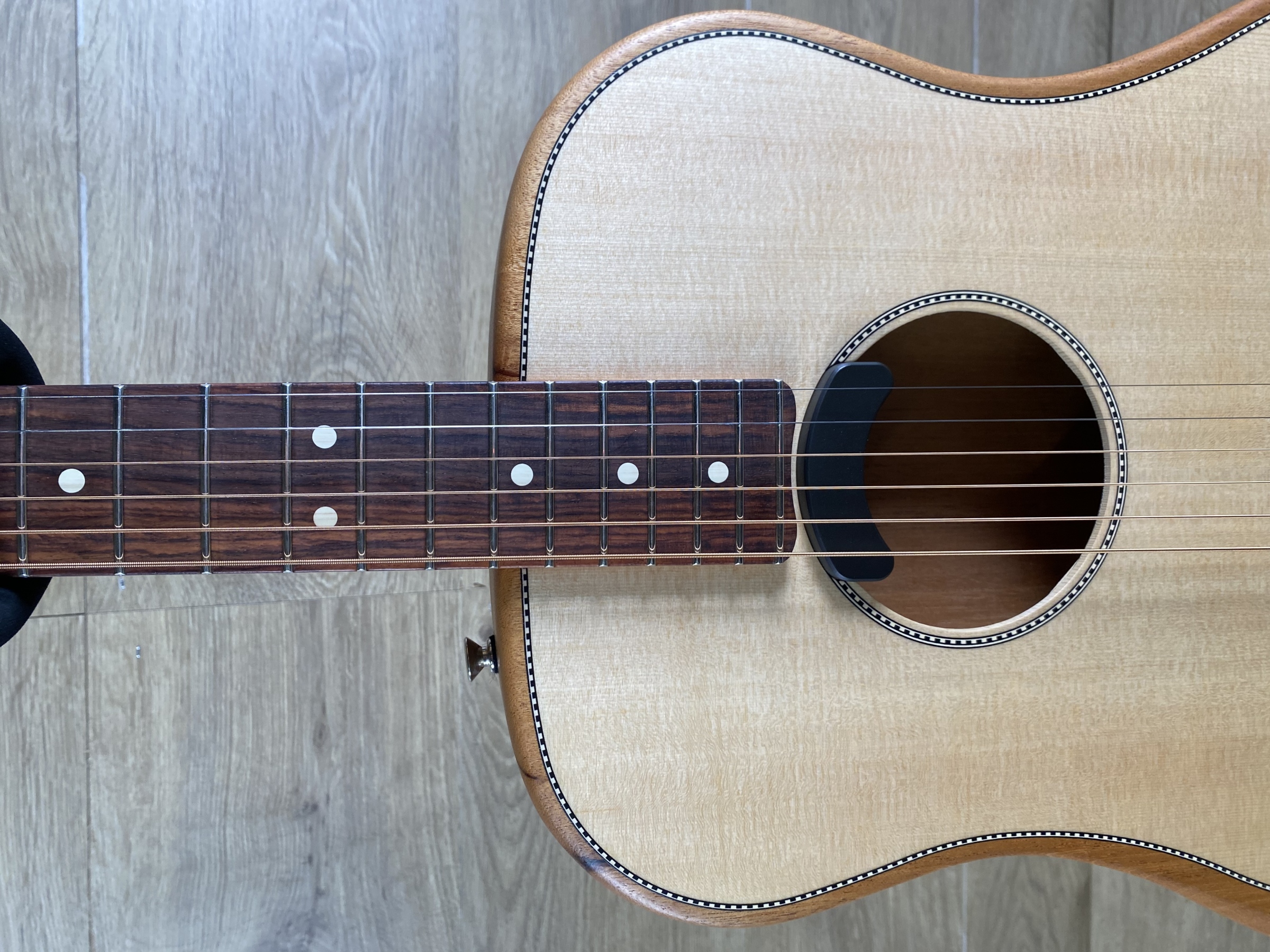 Fender_Highway_Series_Dreadnou