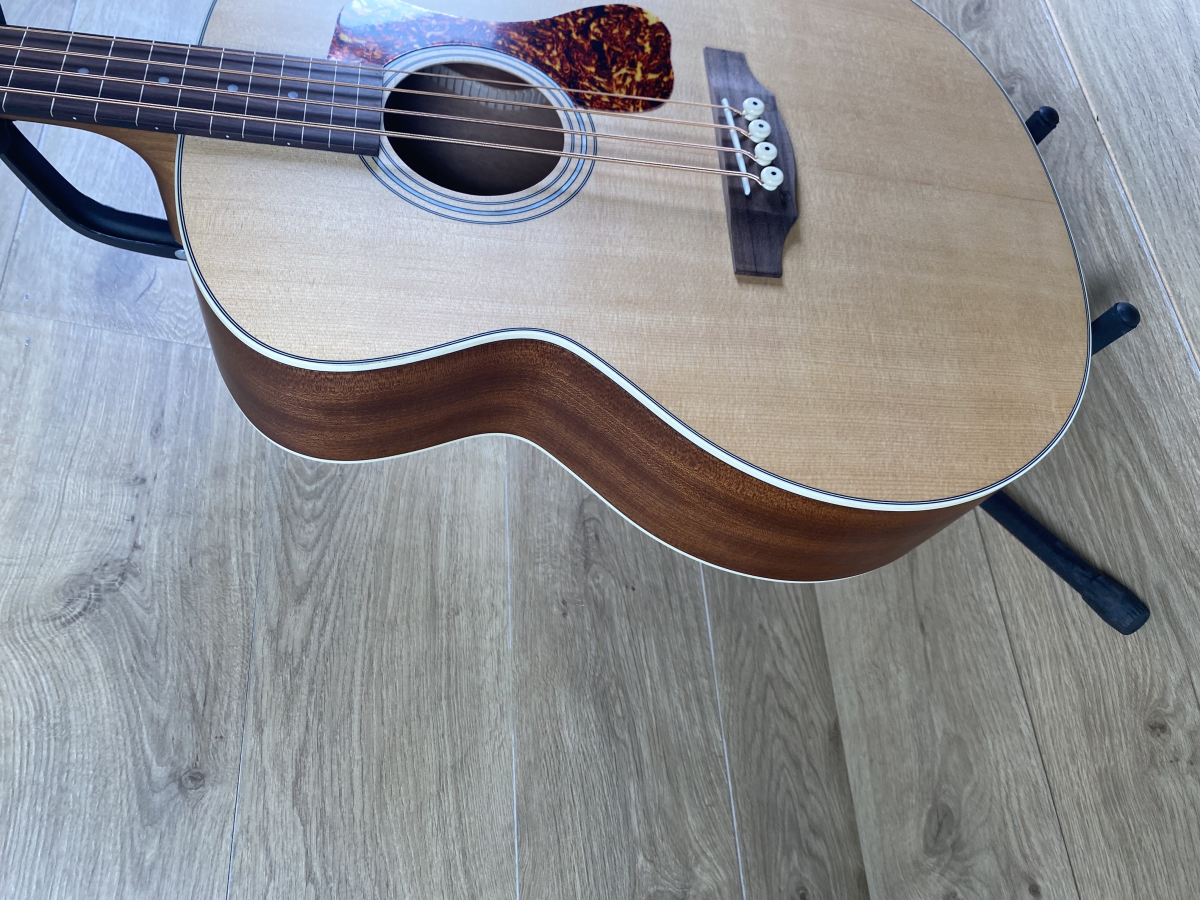 Guild B-240EF Fretless Concert Acoustic-electric Bass Guitar