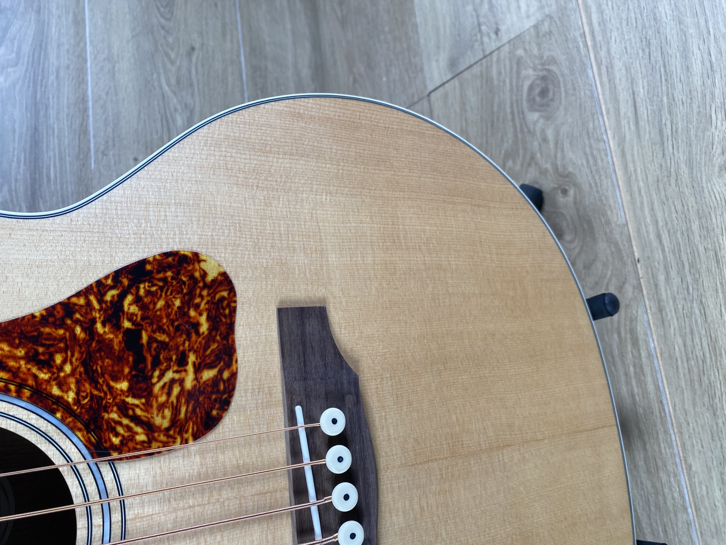 Guild B-240EF Fretless Concert Acoustic-electric Bass Guitar