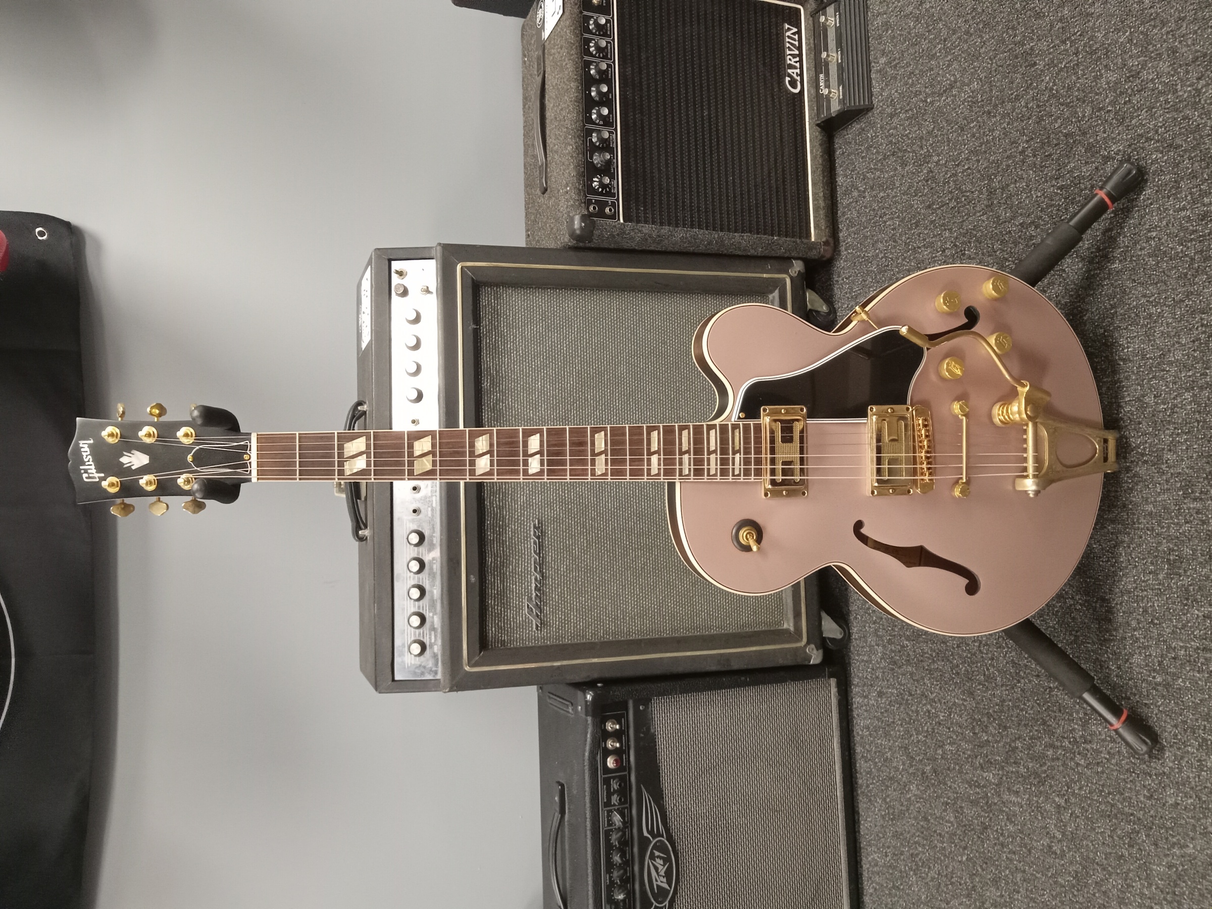 Gibson ES-275T modded with Bigsby B11, Towner Bar, Buddhatron Pickups, and Gretsch Knobs