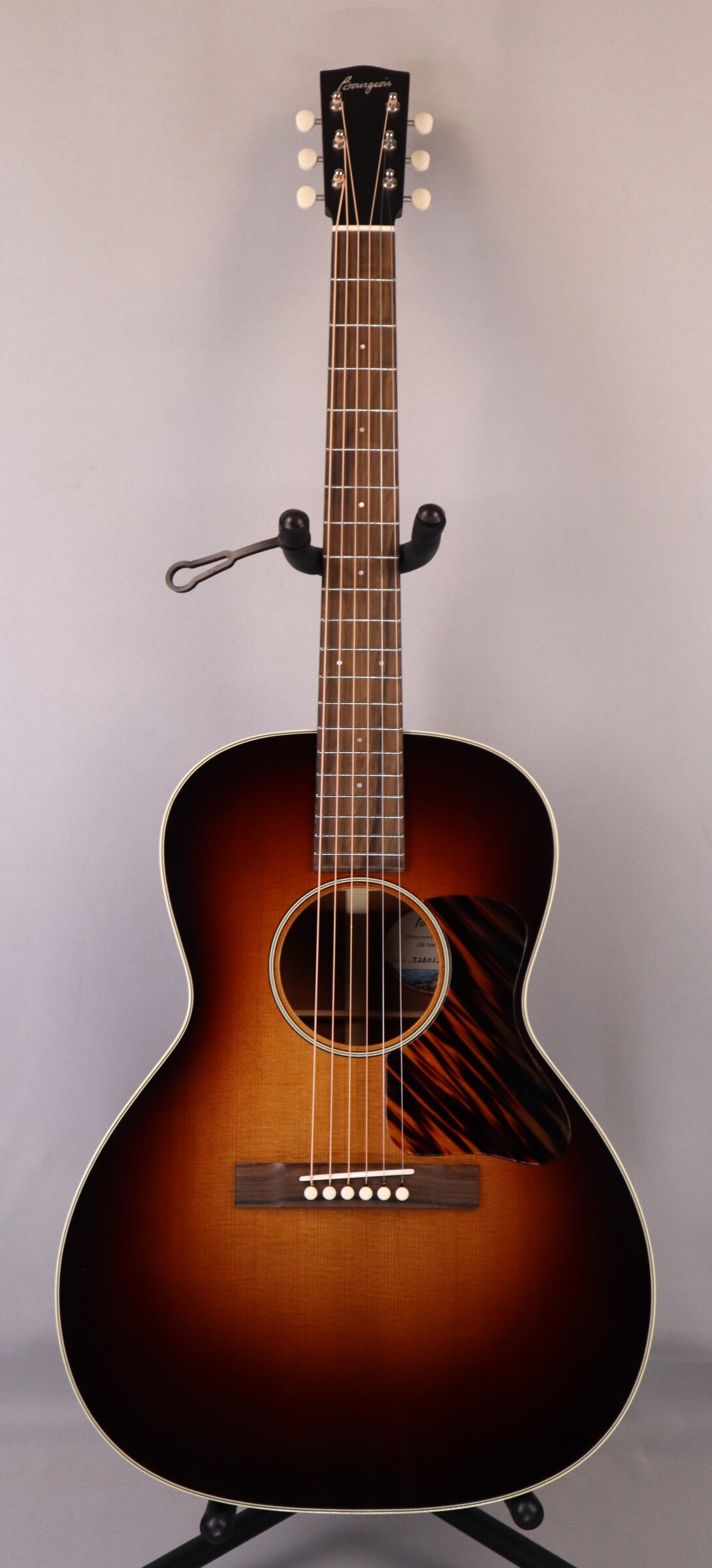 Bourgeois LDBS: LDB Standard/TS, Touchstone Series, Torrefied Sitka Spruce Top, Mahagony back and sides. 