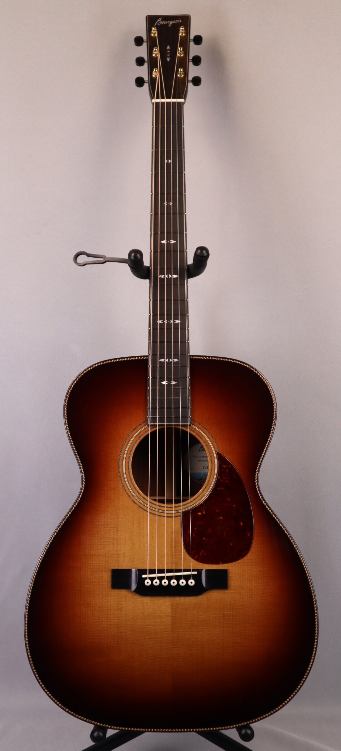 Bourgeois OMSIG-SB/TS: Touchstone Series. Sunburst, Torrefied Sikta Spruce Top, Madagascar back and sides.