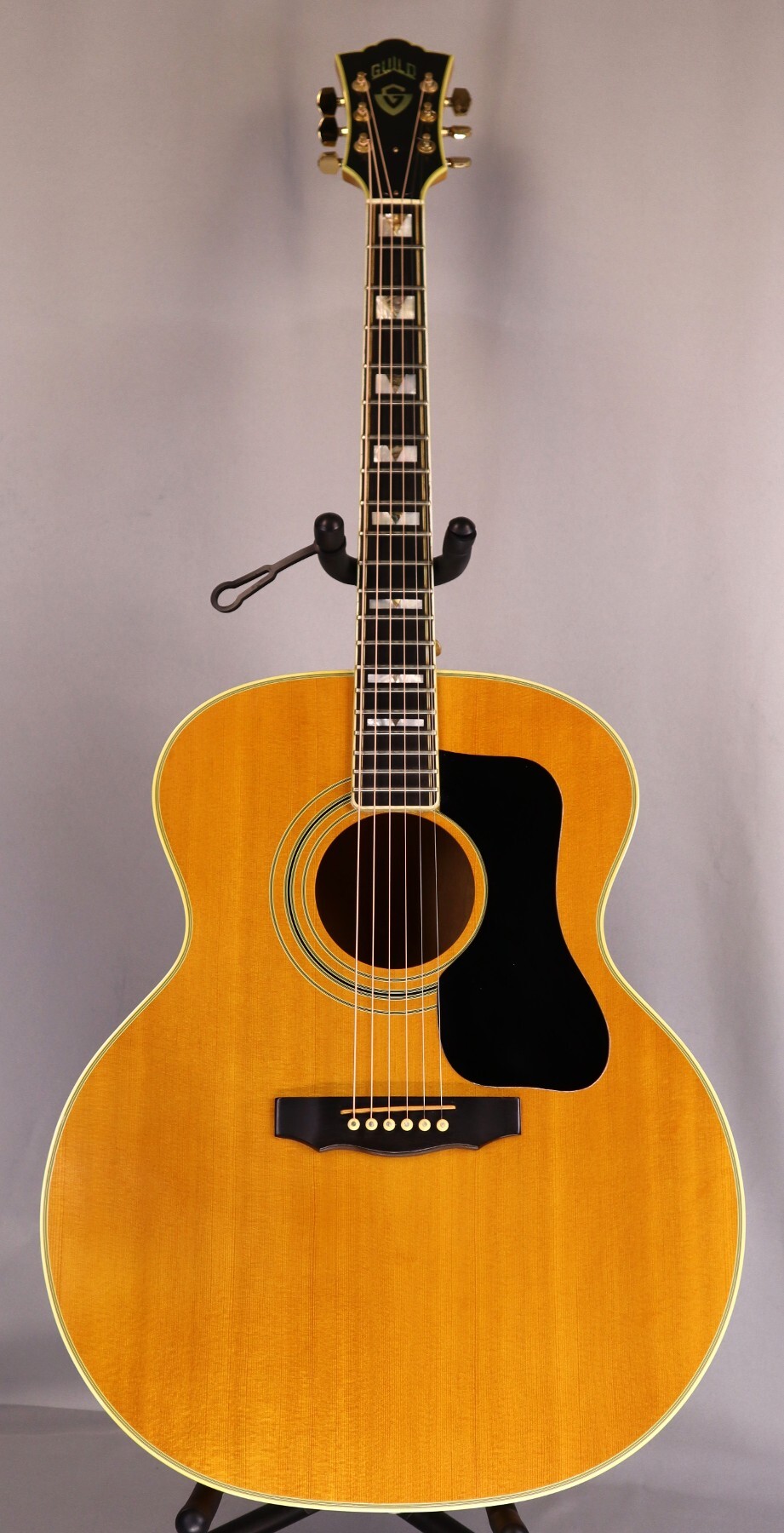 Guild F50 (PRE-OWNED-1984) Very Good Condition,  Solid Sitka Spruce Top  Maple Back and sides (Laminated Arched Back)  Original Guild Hardshell Case  Barcus Berry Passive Pickup