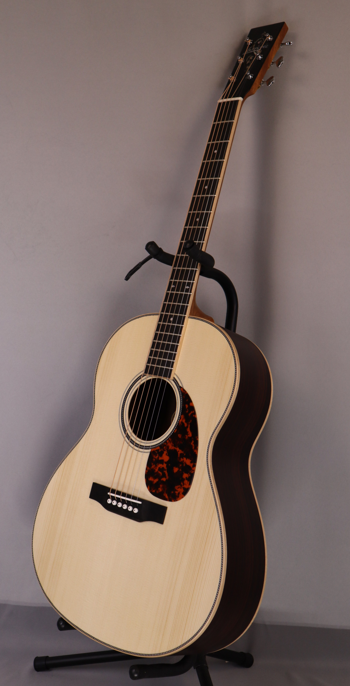 Larrivee L-40R: Solid Alpine Moon Spruce Top, Solid Indian Rosewood back and sides. Vine Logo.