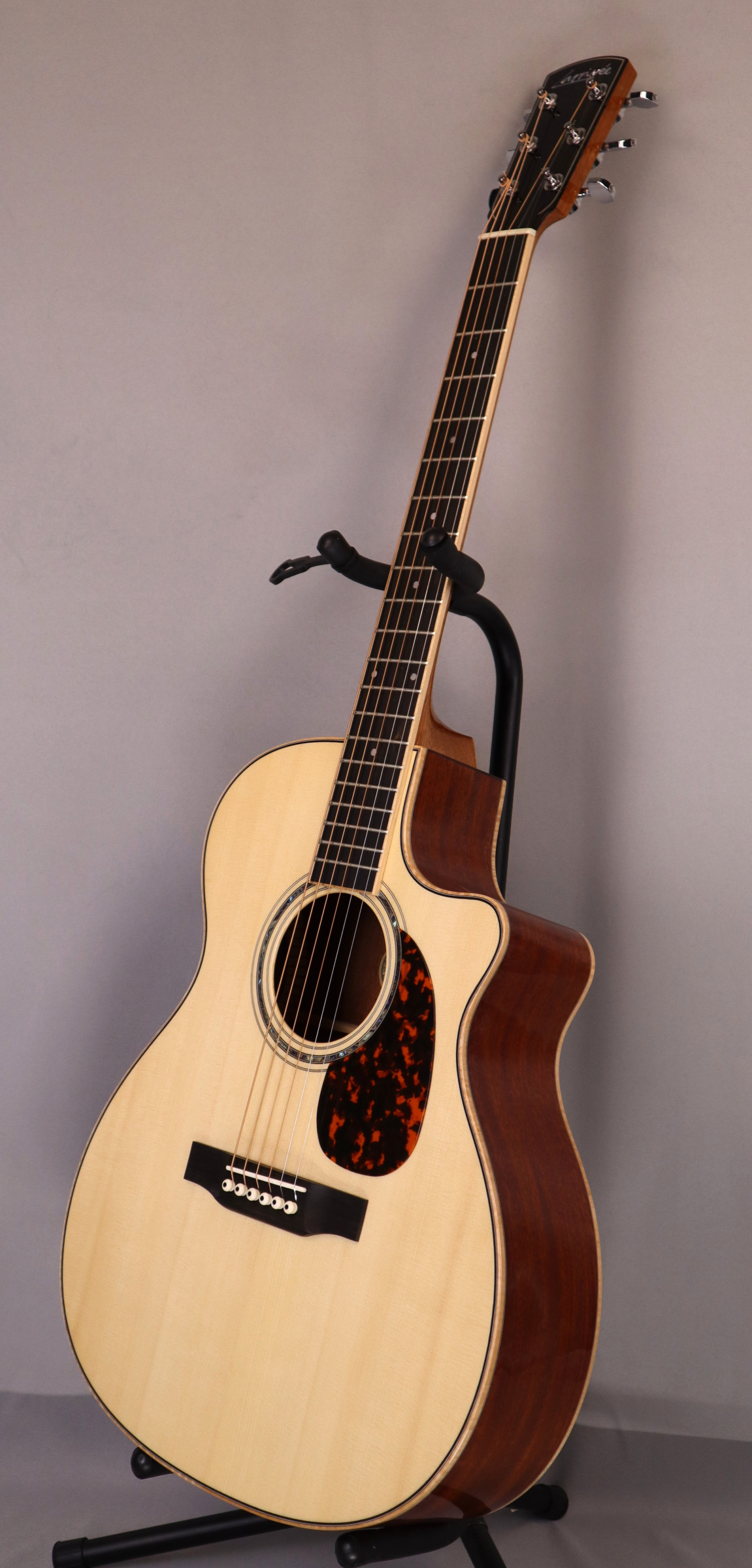 Larrivee OMV-05: OM with Cutaway, Solid Moonwood Spruce Top, Solid Mahogany back and sides.
