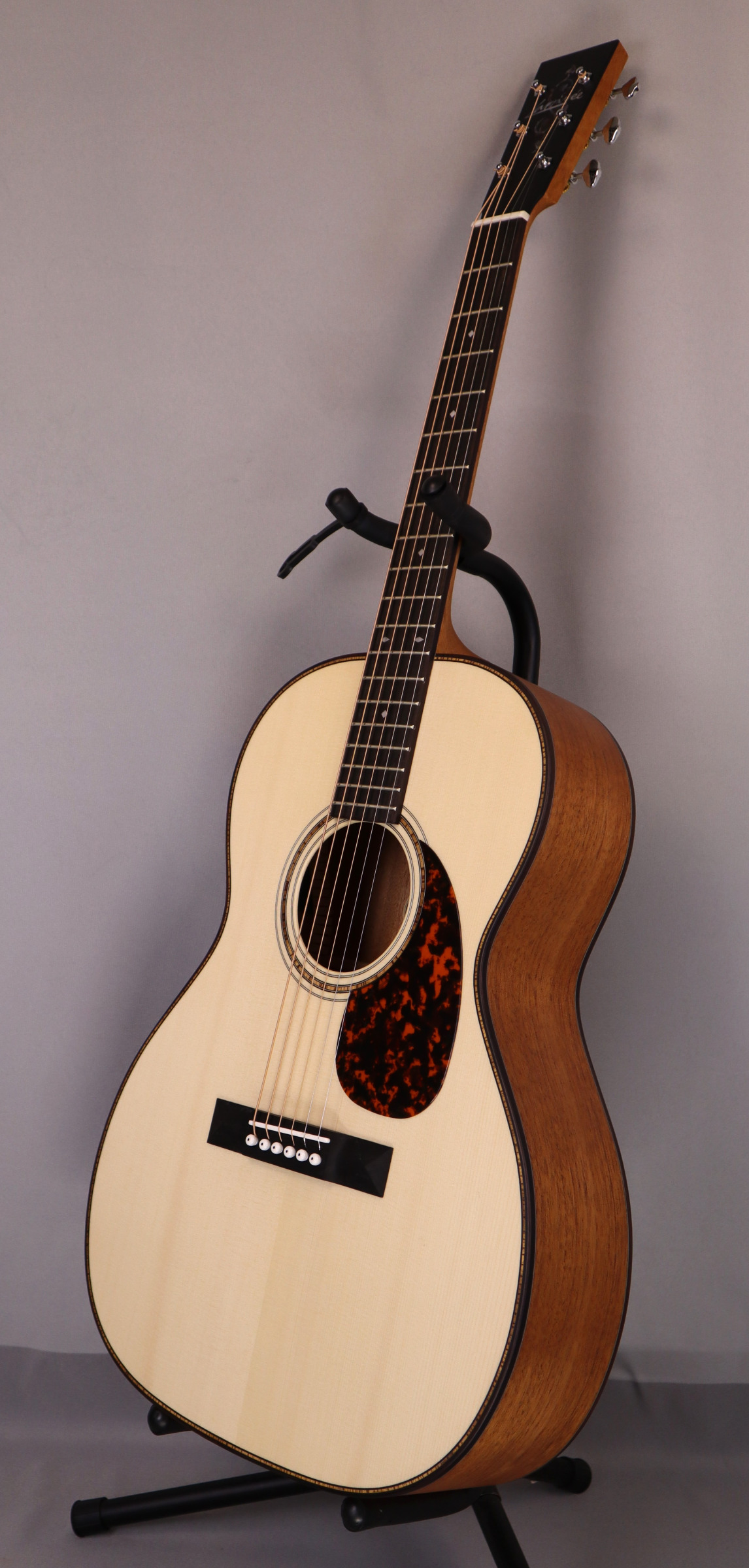 Larrivee OOO-24: Solid Adirondack Spruce Top, Solid Mahogany back and sides. Short Scale 24.75 scale length.