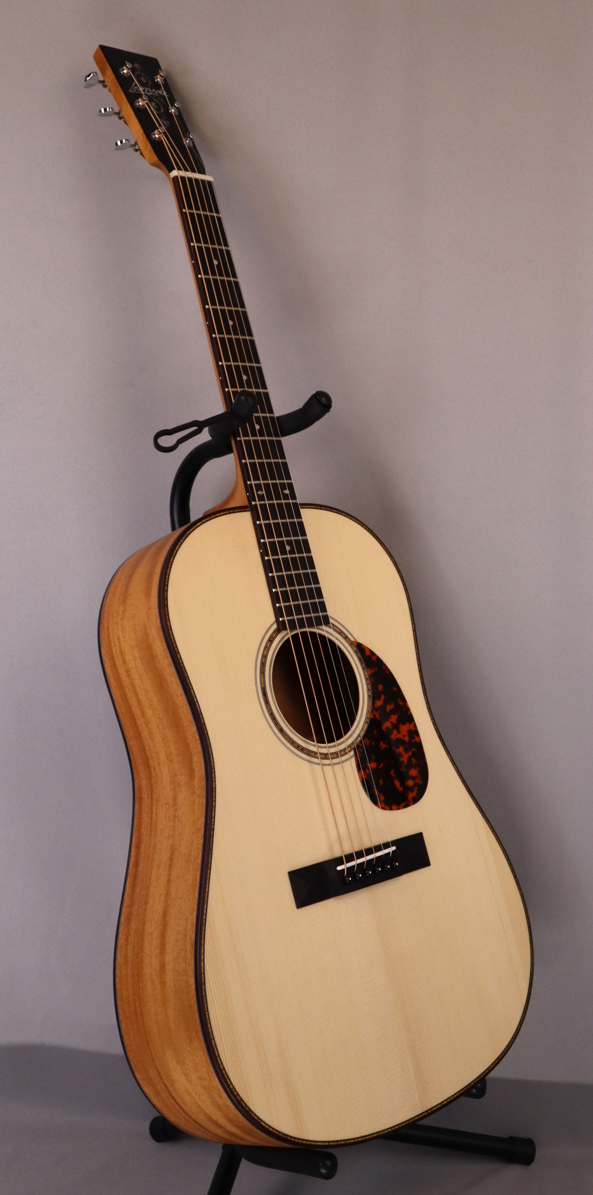 Larrivee SD-24-MH: Solid Adirondack Spruce Top, Solid Mahogany Back and sides. (Short Scale: 24.75 Scale Length)