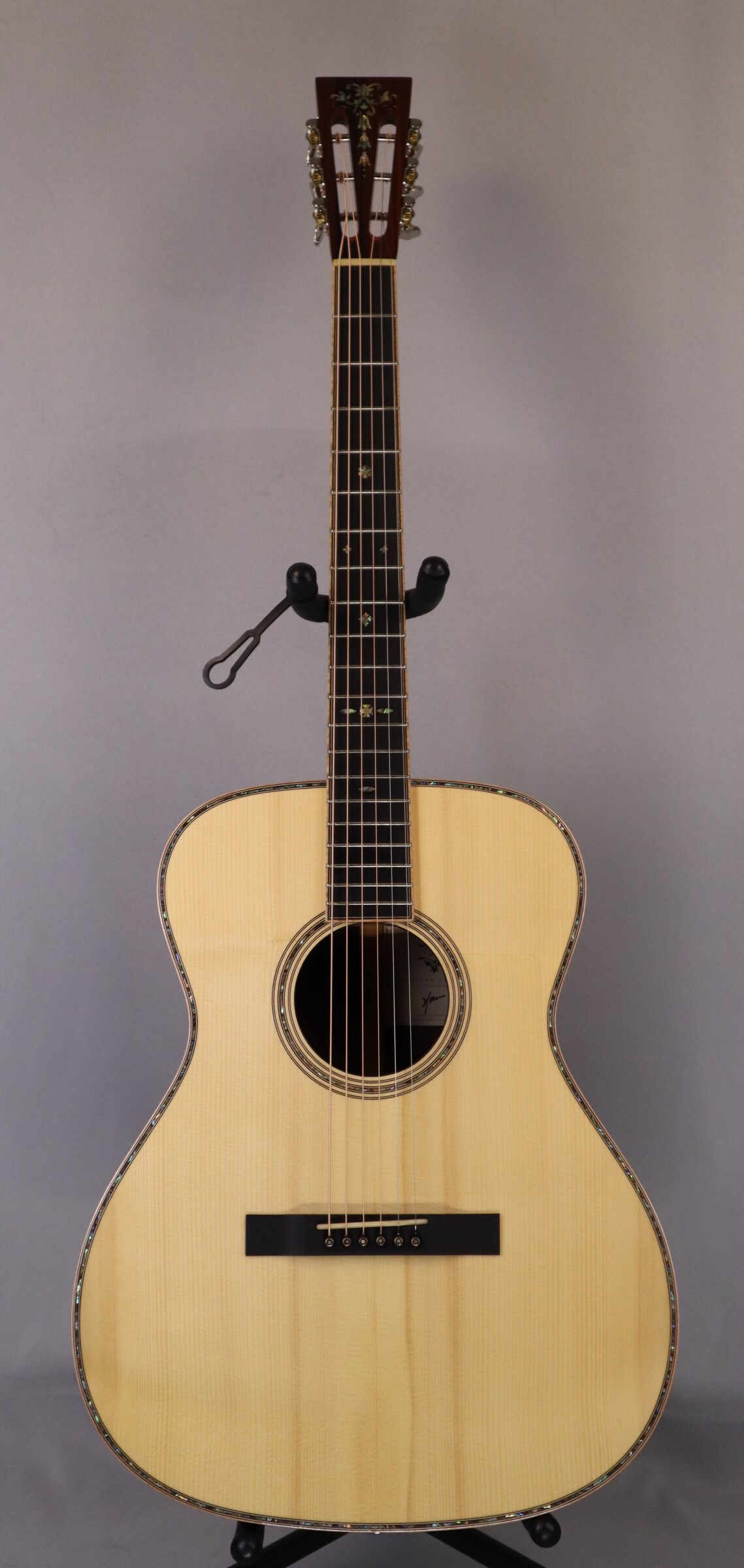 Maestro OM-IR (Pre-owned) Year of production 2019. Solid Adirondack Spruce Top, Solid Indian Rosewood back and sides.