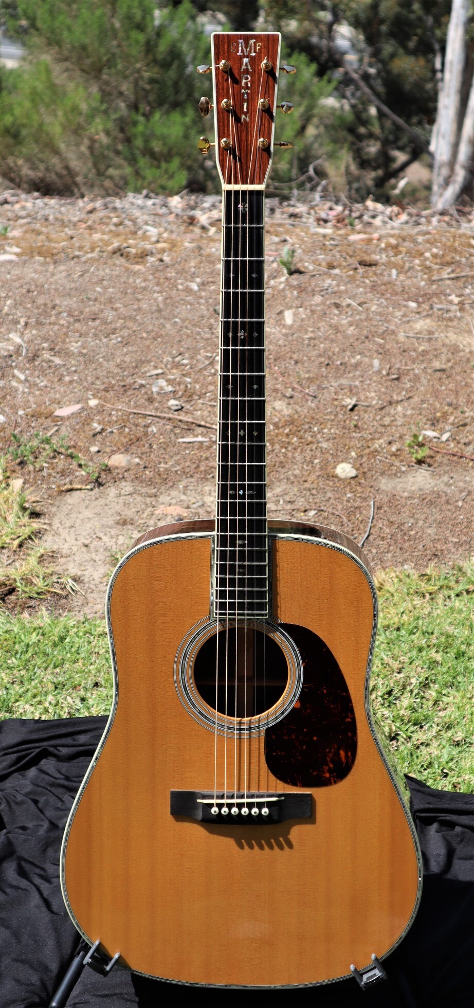 Martin D45V  PRE-OWNED, Excellent Condition-2010  Solid Sitka Spruce Top  Solid East Indian Rosewood back and sides  Martin Geib case