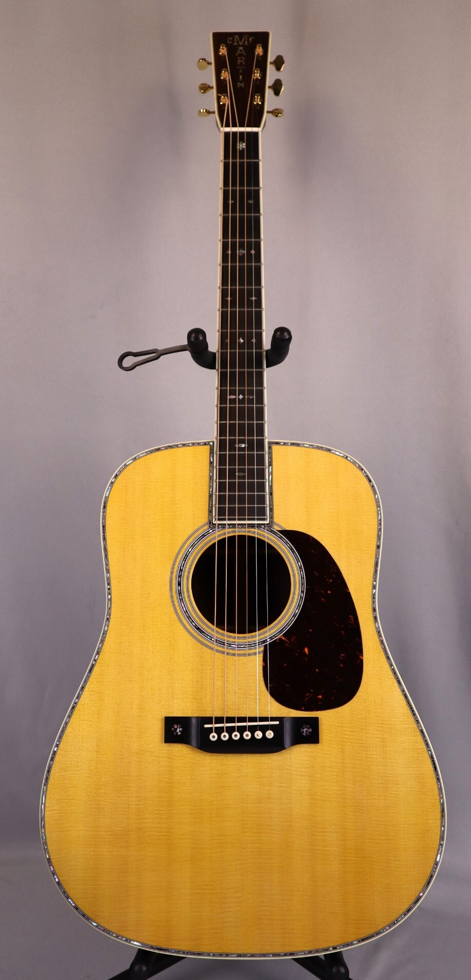 Martin D-42 (PRE-OWNED, Excellent Condition 2023)  Solid Spruce Top  Solid East Indian Rosewood back and sides  Original Hardshell Case