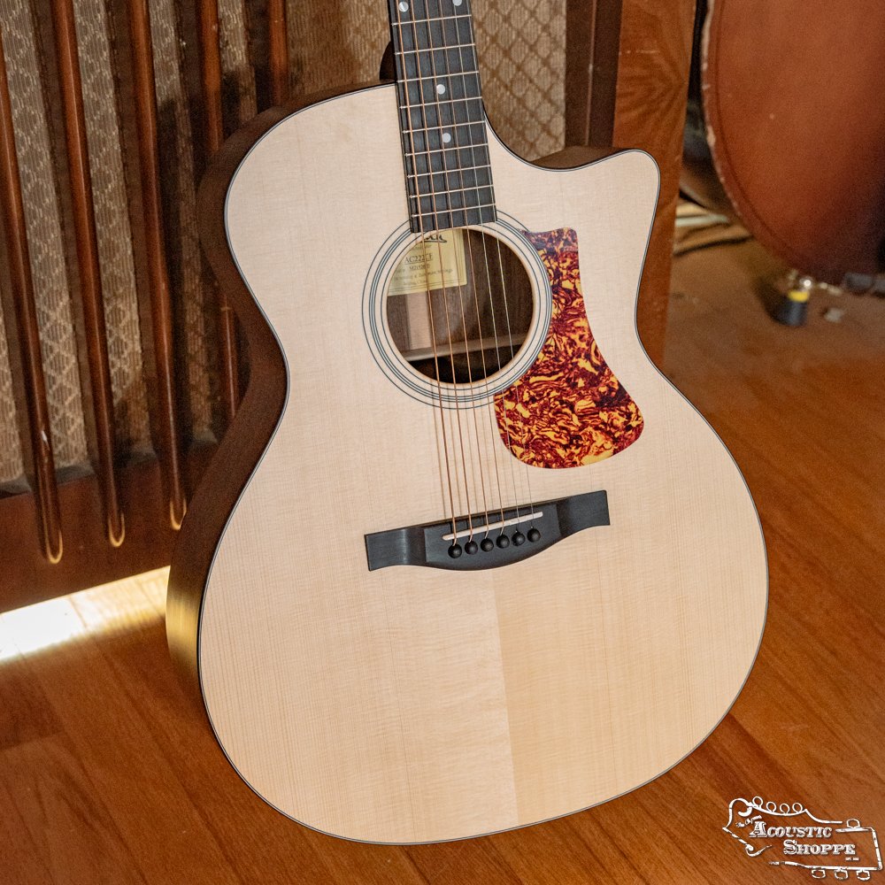 Eastman AC222CE Sitka/Ovangkol Acoustic Guitar w/ Fishman Pickup 2670