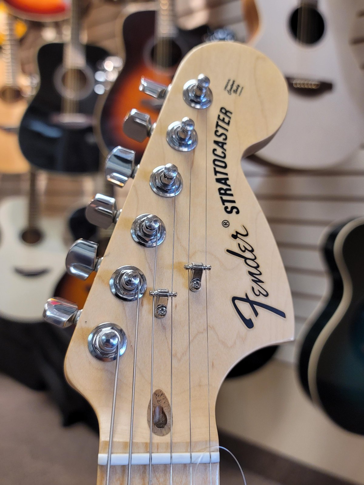 Used 2006 Fender Stratocaster made in Mexico - Black - 614189838