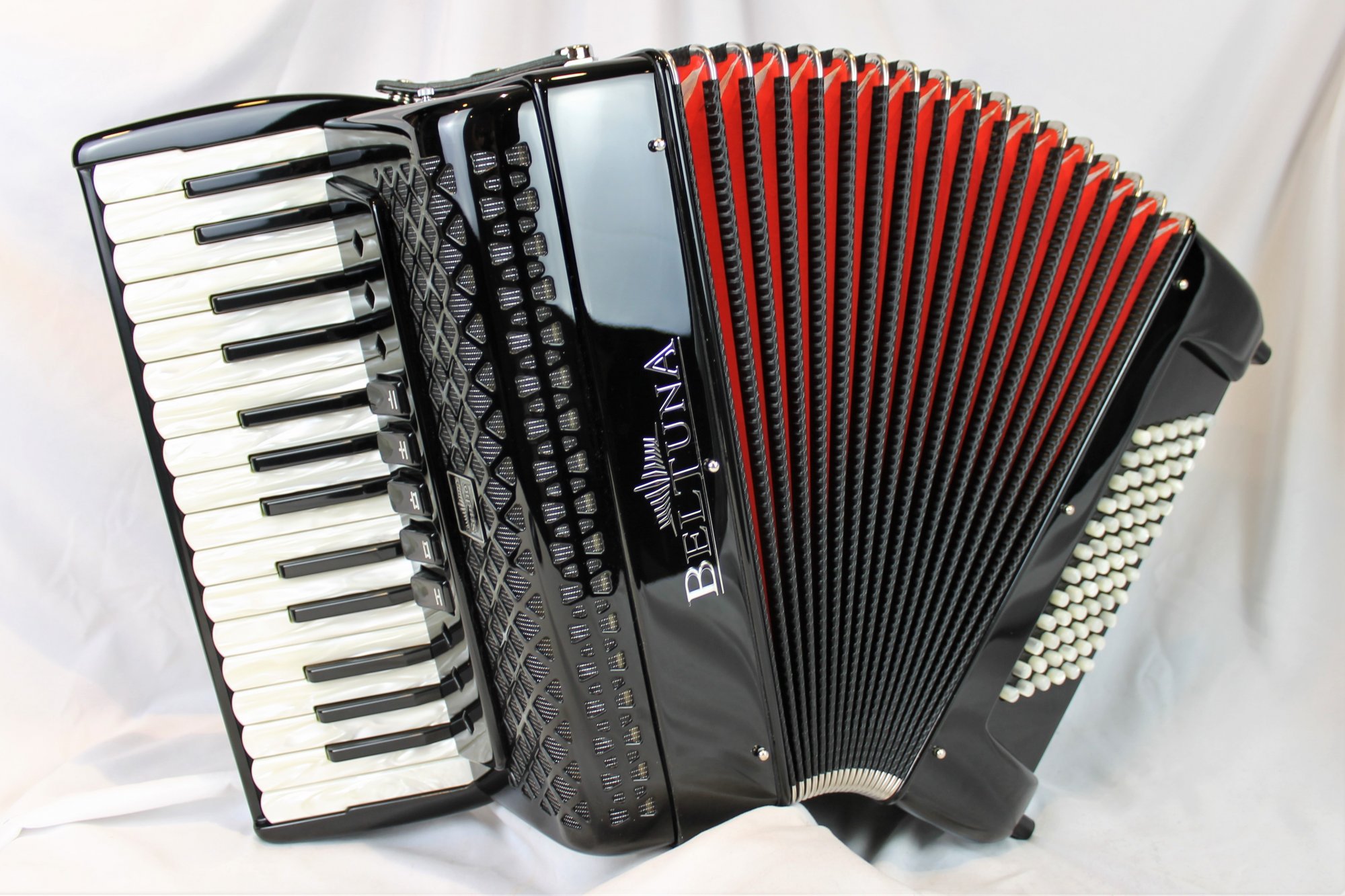 NEW Black Beltuna Studio III Piano Accordion LMM 30 72