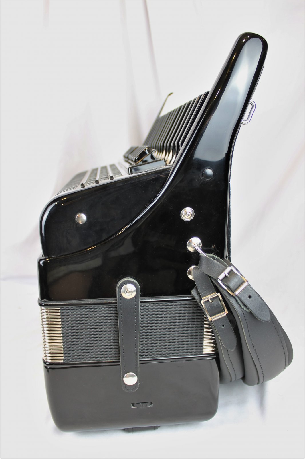 NEW Black Weltmeister Supra Tone Chambered Piano Accordion LMMH 37 96