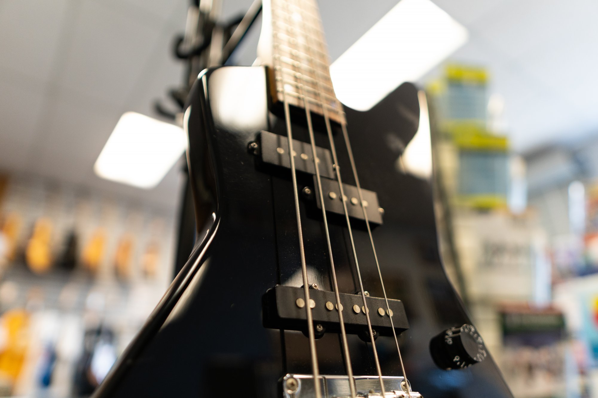 Dean ディーン Z lman 4-String ベース 送料無料 Dean Custom Zone 4-String Bass Guitar Fluorescent Pink
