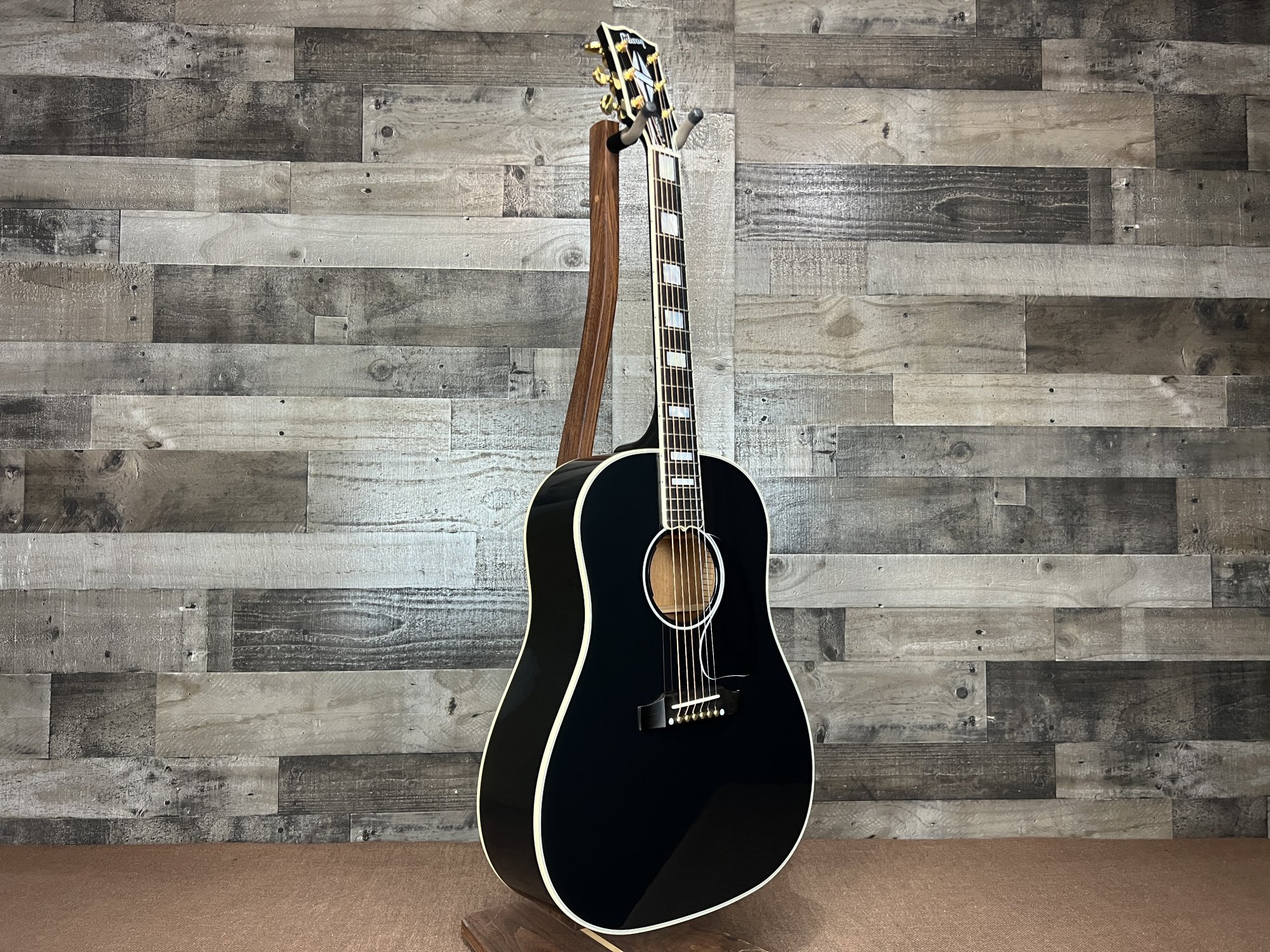 Gibson J-45 