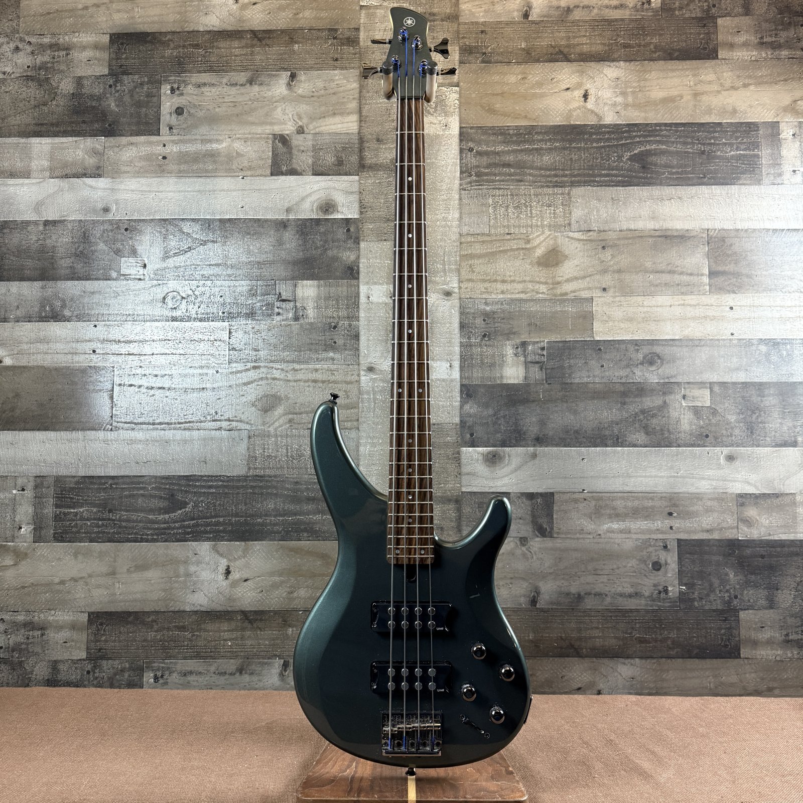 BASS GUITARS