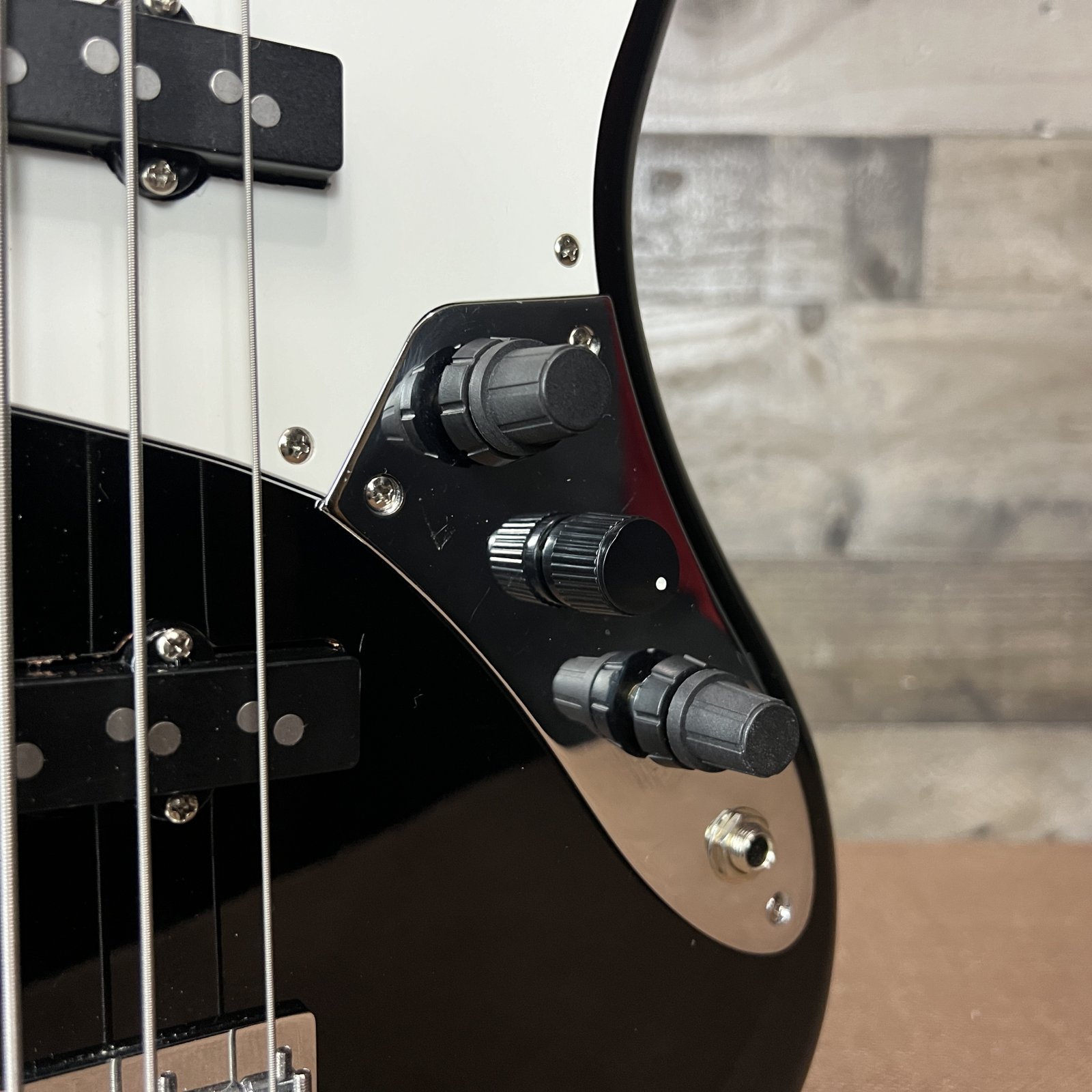 Squier 5-String Jazz Bass - Black *Modded - Bartolini