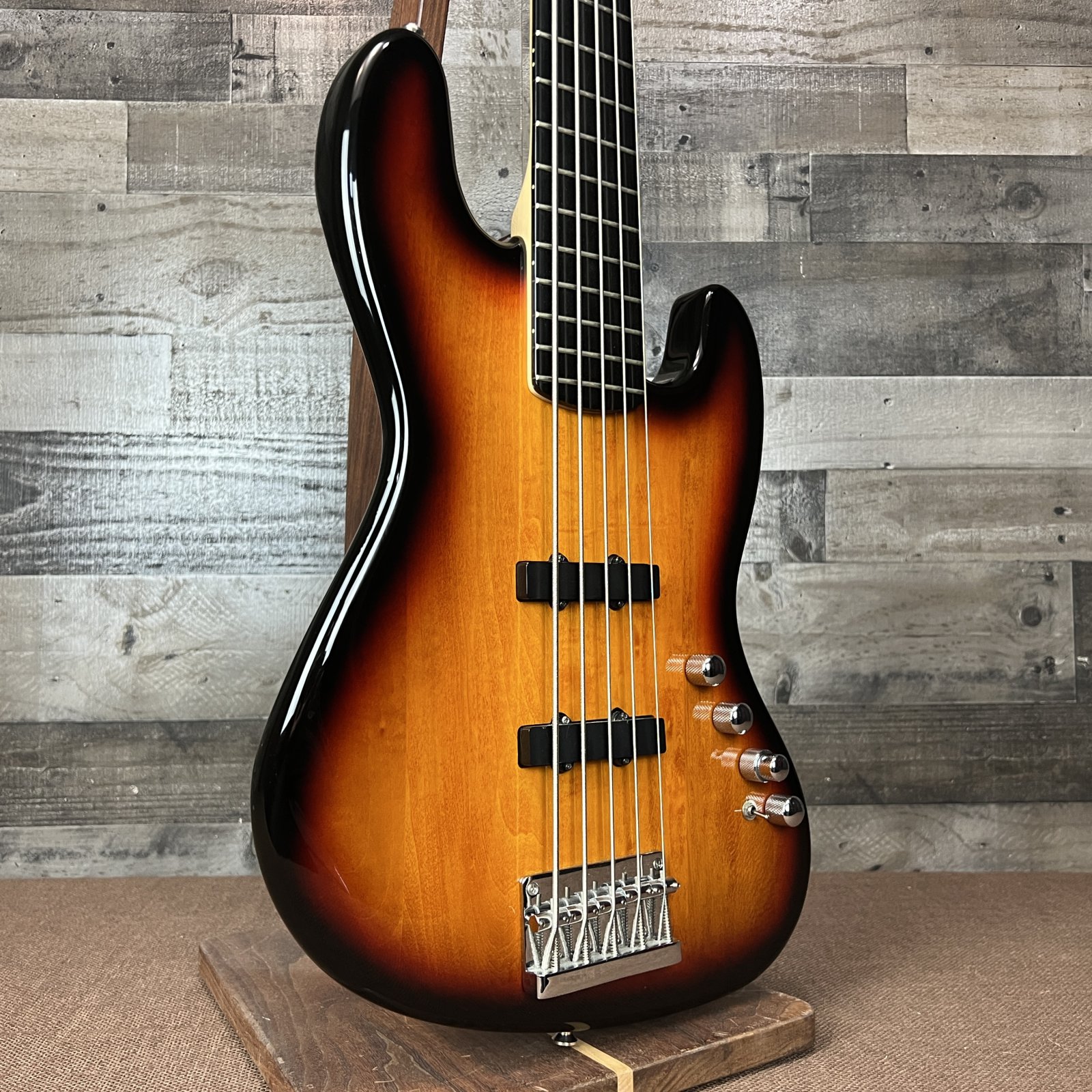 Fender Squier Deluxe Jazz Bass Active V 5弦ベース 3カラー